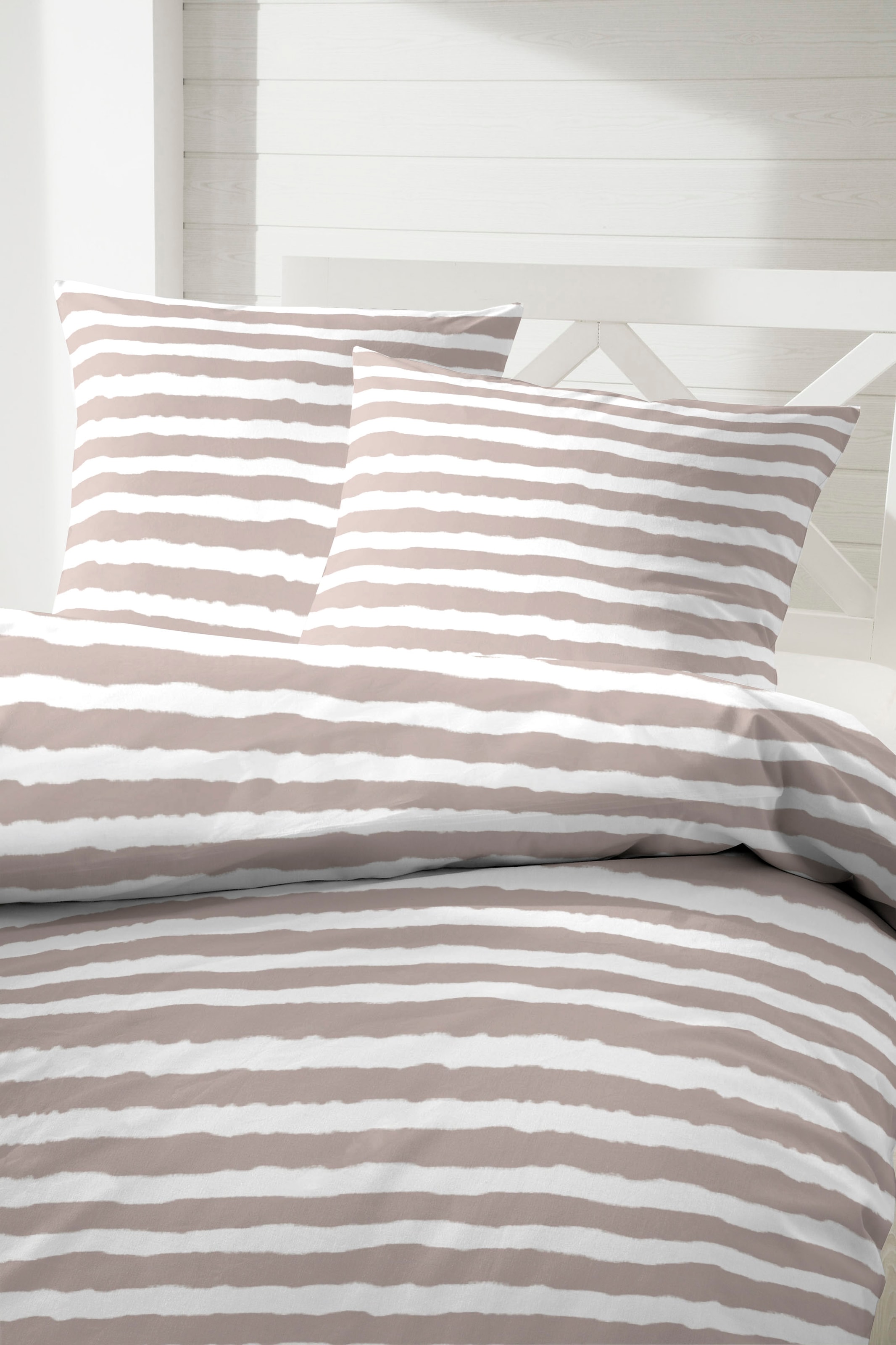 Primera Bettwäsche »Baumwoll-Bettwäsche Uni-Streifen« 2 Stk. tlg. mit einem modernen Streifenmuster