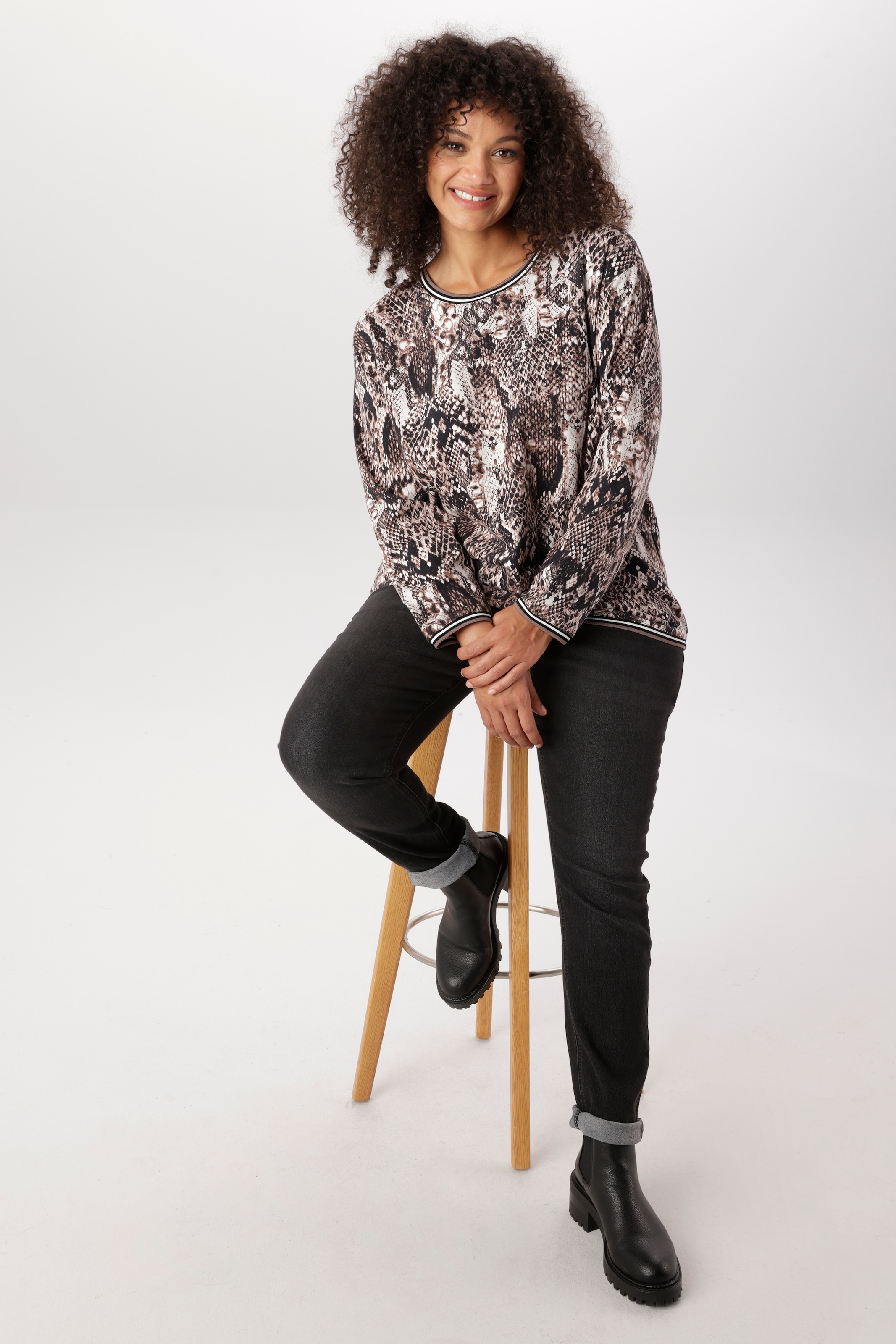 Aniston PLUS Sweatshirt , mit grossflächigem, Schlangendruck - NEUE KOLLEKTION
