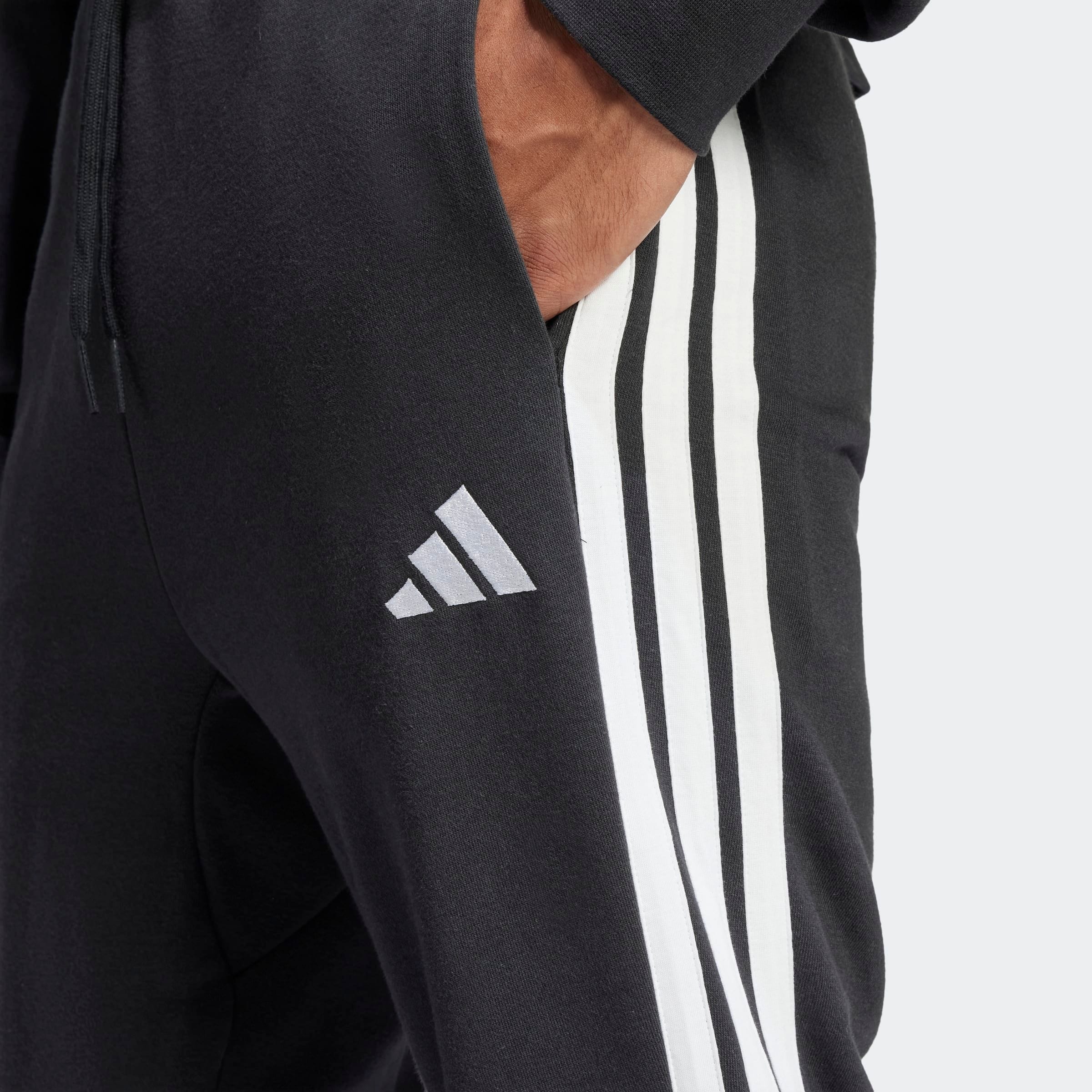 adidas Sportswear Pantalon de sport »M 3S FT TC PT«  schmal zulaufende Beinform, für sportliche Aktivitäten