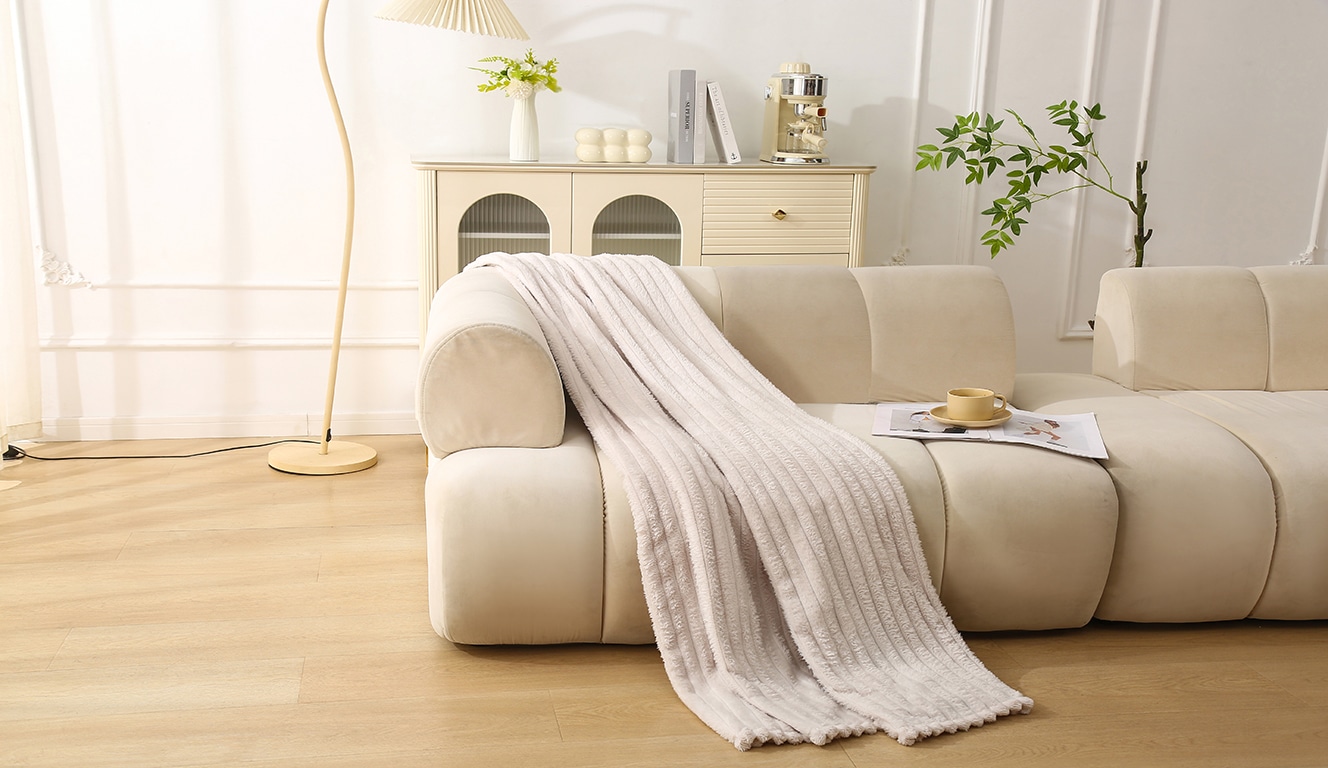 GOODproduct Couverture d'intérieur »Millara« Kuscheldecke in Cord-Optik, 150x200 cm, Wohndecke, Sofadecke,