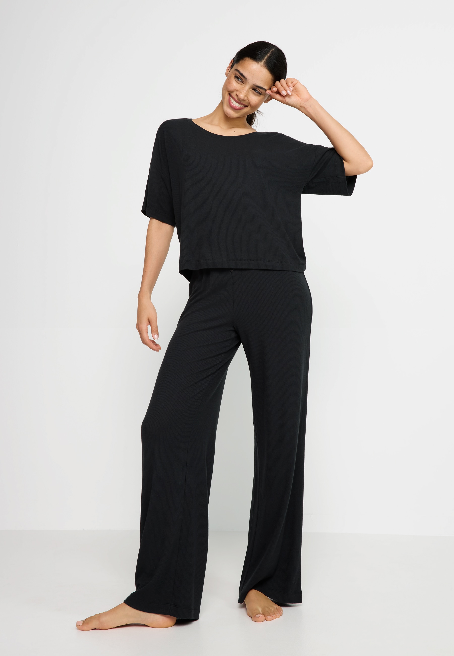 LSCN by LASCANA Pyjama Set, 2-teilig, 2 Stk. mit kleiner Zierknopfleiste an der Hose