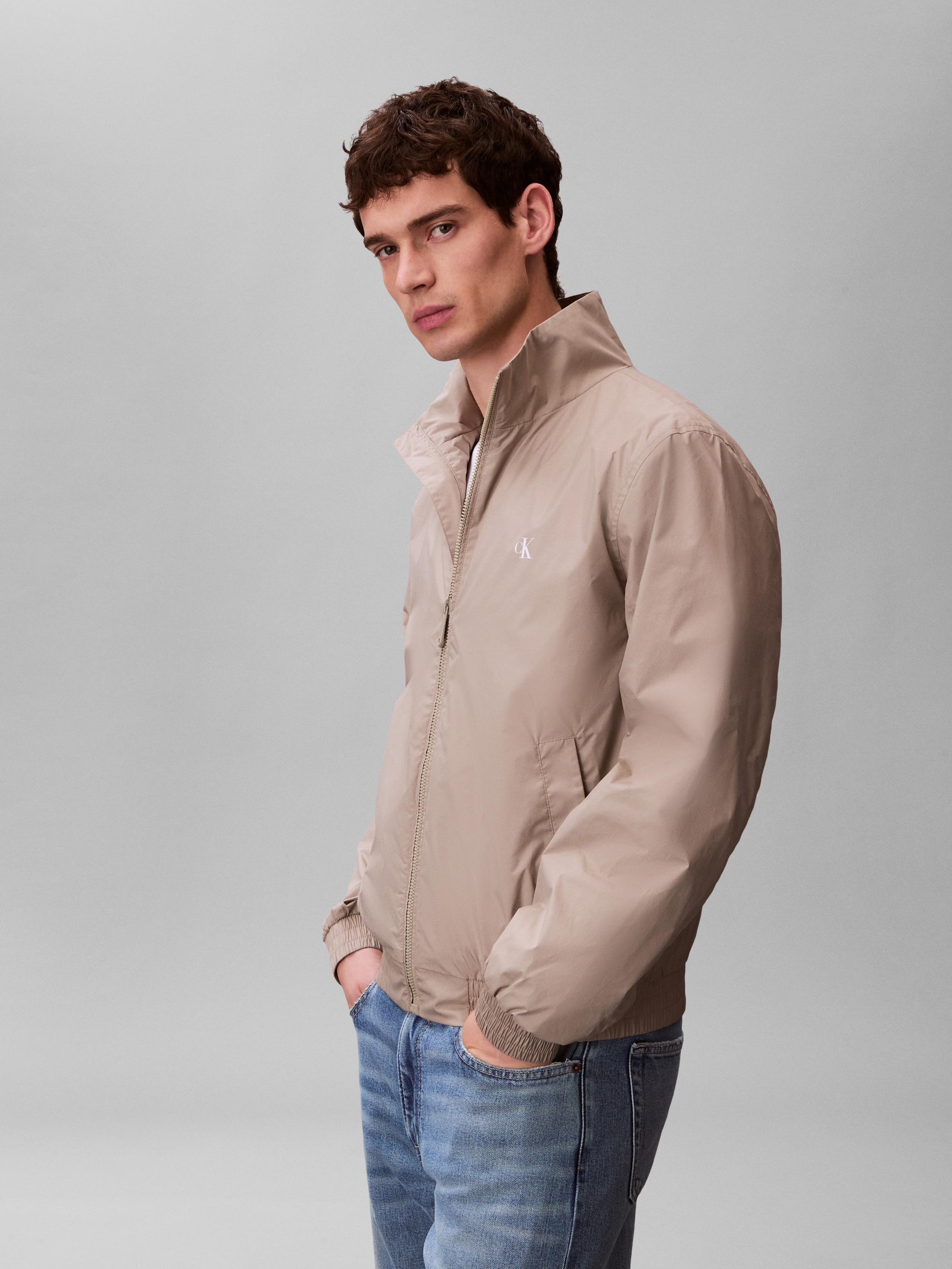 Calvin Klein Coupe-vent »UNFILLED NYLON« sans capuche coupe régulière avec col montant