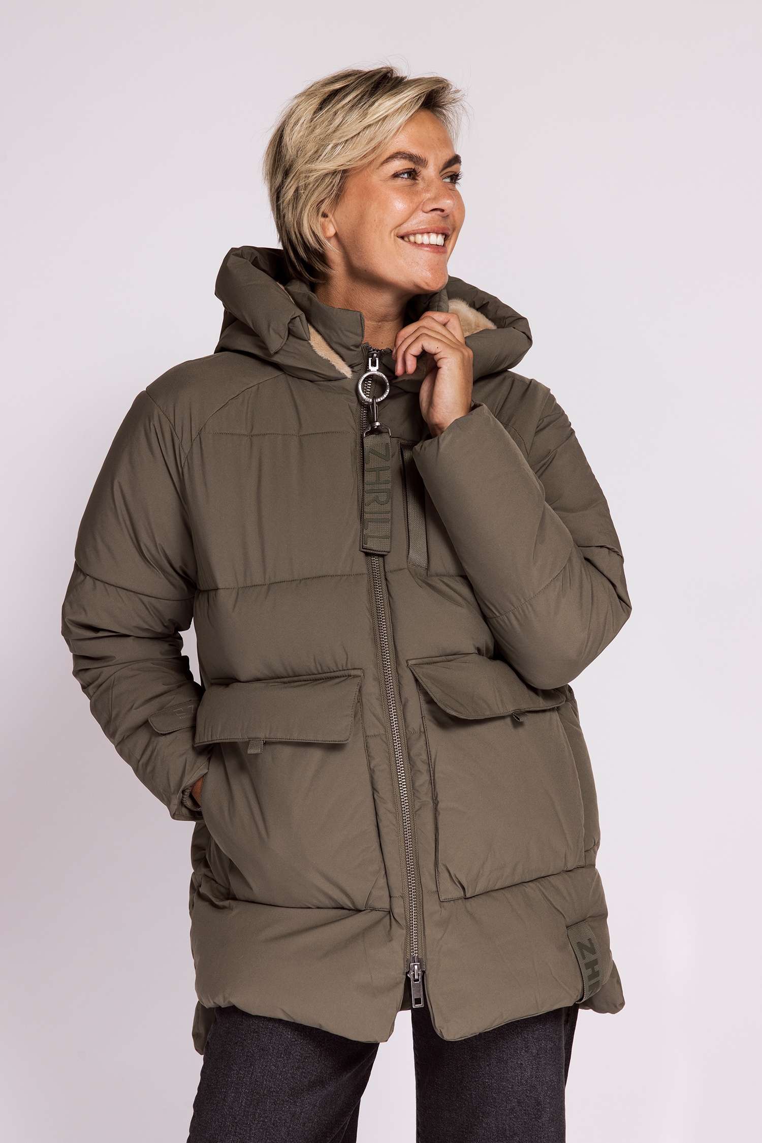 Zhrill Steppjacke »ZHNIEKA« mit Kapuze mit Kapuze und Logo-Druck auf dem Rücken