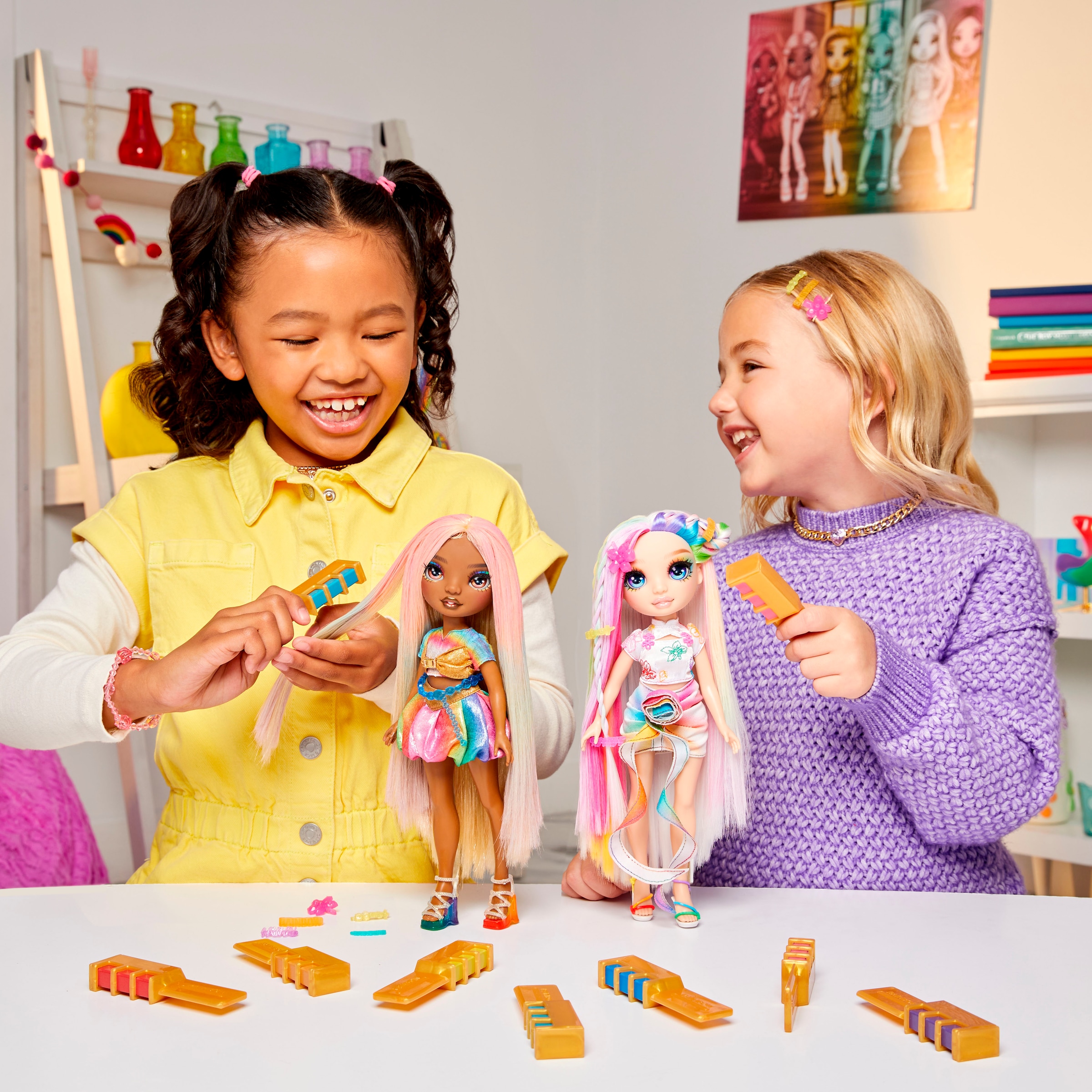 RAINBOW HIGH Anziehpuppe »Rainbow High Hair Chalk & Style Doll- Amaya (Rainbow)«