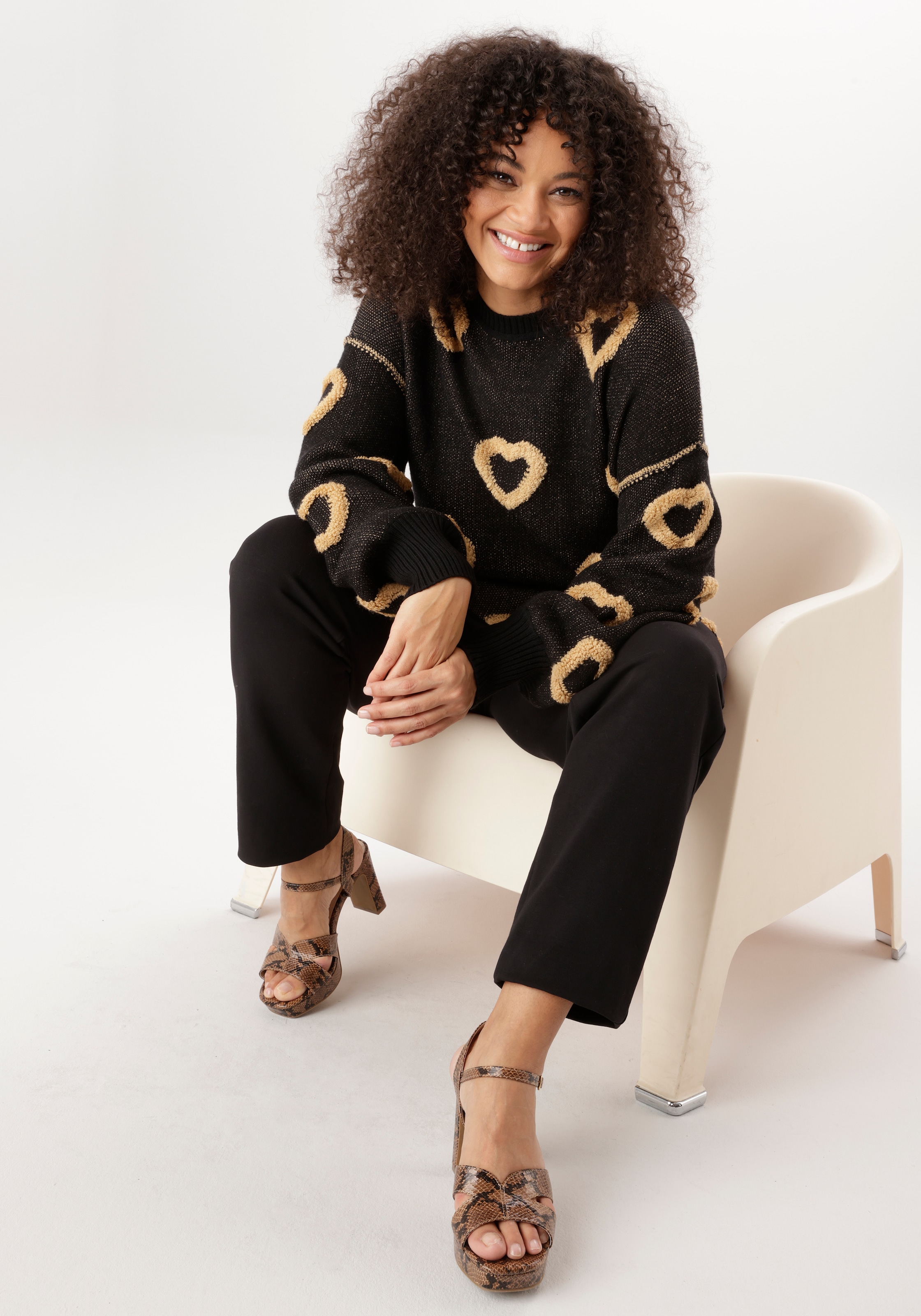 Aniston PLUS Pull en tricot Avec cœurs tricotés en relief