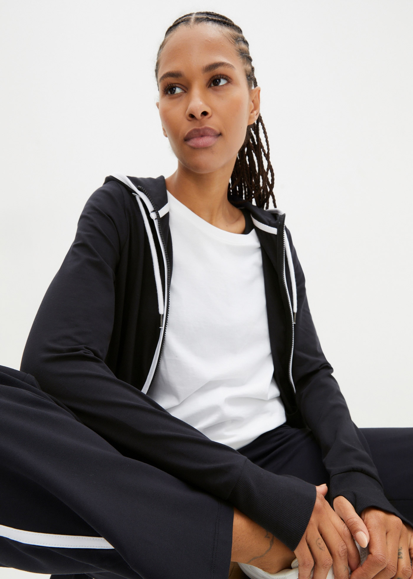 bonprix Jogging Set, 2 zweiteiliges Set aus Sweatjacke und Jogginghose, mit langem Arm