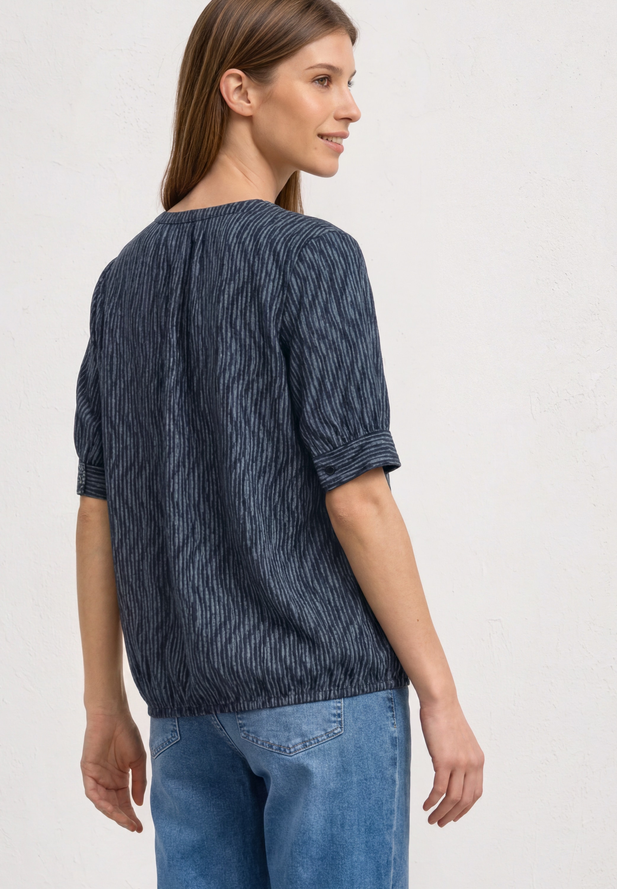 STREET ONE Blouse à manches courtes blouse d'été courte avec imprimé intégral et encolure fendue