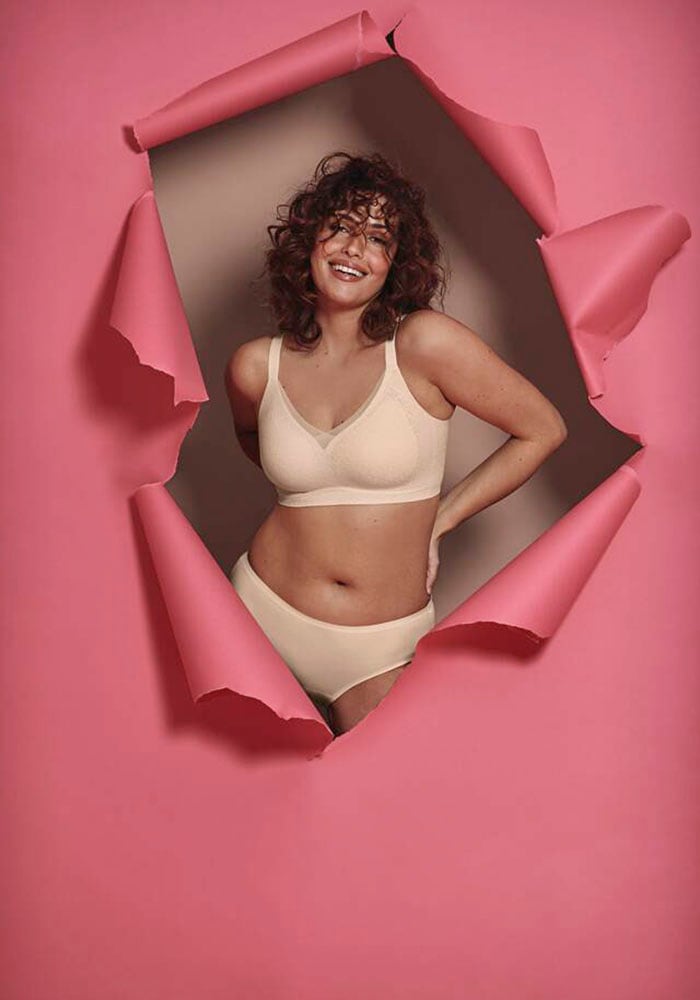 Anita since 1886 Brassière Verstellbare Träger, sportlich leichter Mesh Abschluss im Dekolleté.