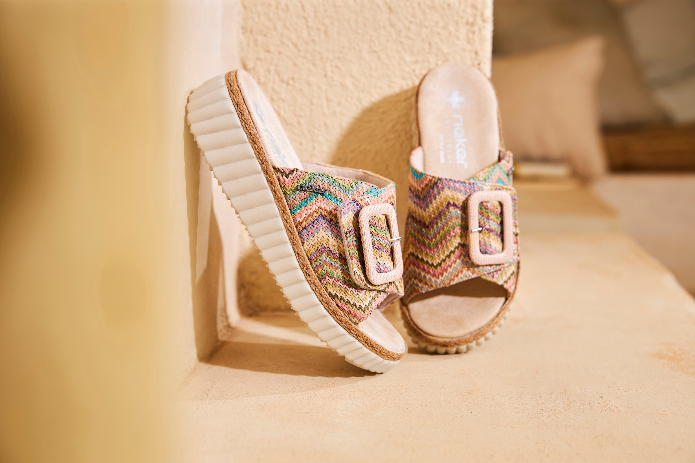 Rieker Keilpantolette  Sommerschuh, Strandschuh, Hausschuh mit praktischem Klettverschluss