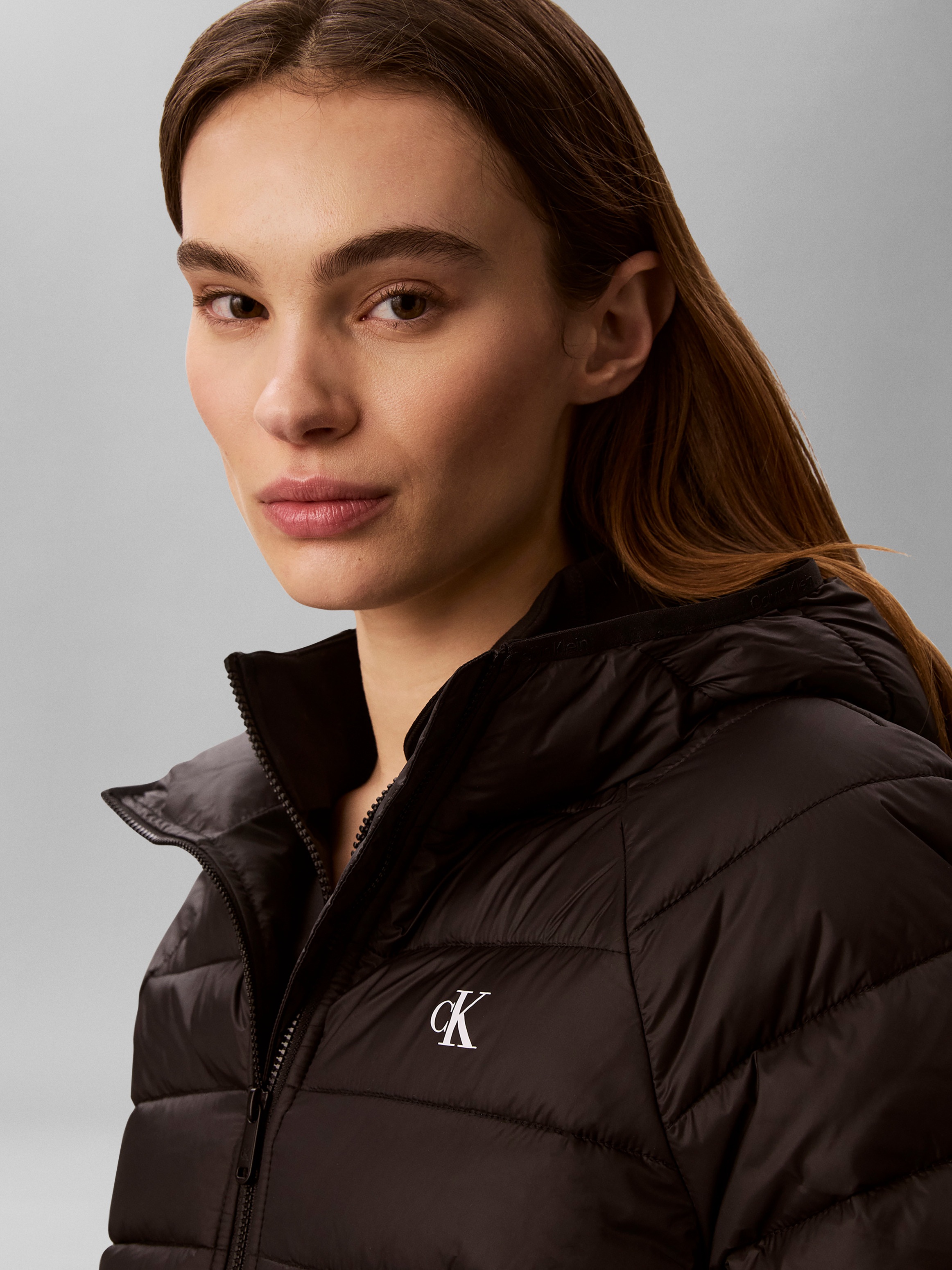 Calvin Klein Jeans Veste matelassée »ULW SHORT CK PACKABLE PUFFER JAC« mit Kapuze in kurzer Passform