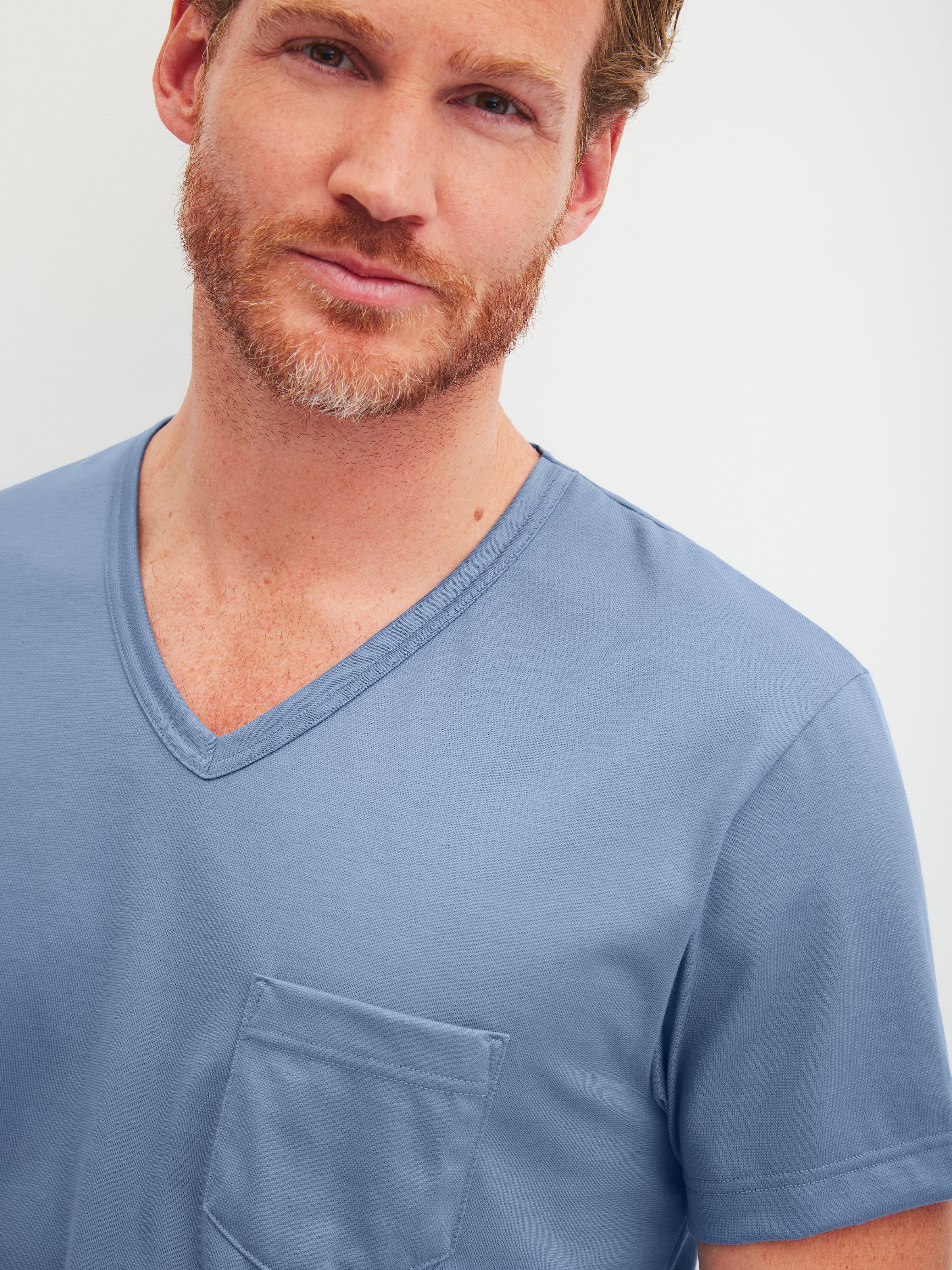 CALIDA Shorty »Relax Imprint 2« 2 V-Ausschnitt, Brusttasche, Kurzarm, Single Jersey Qualität