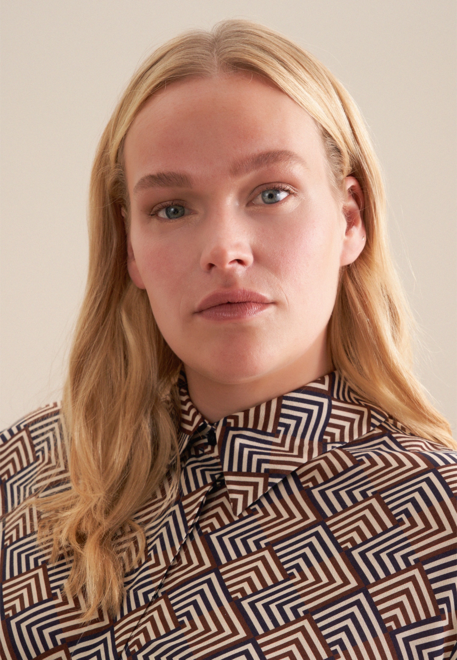 seidensticker Sommerkleid »Schwarze Rose« Langarm Kragen Geometrische Muster