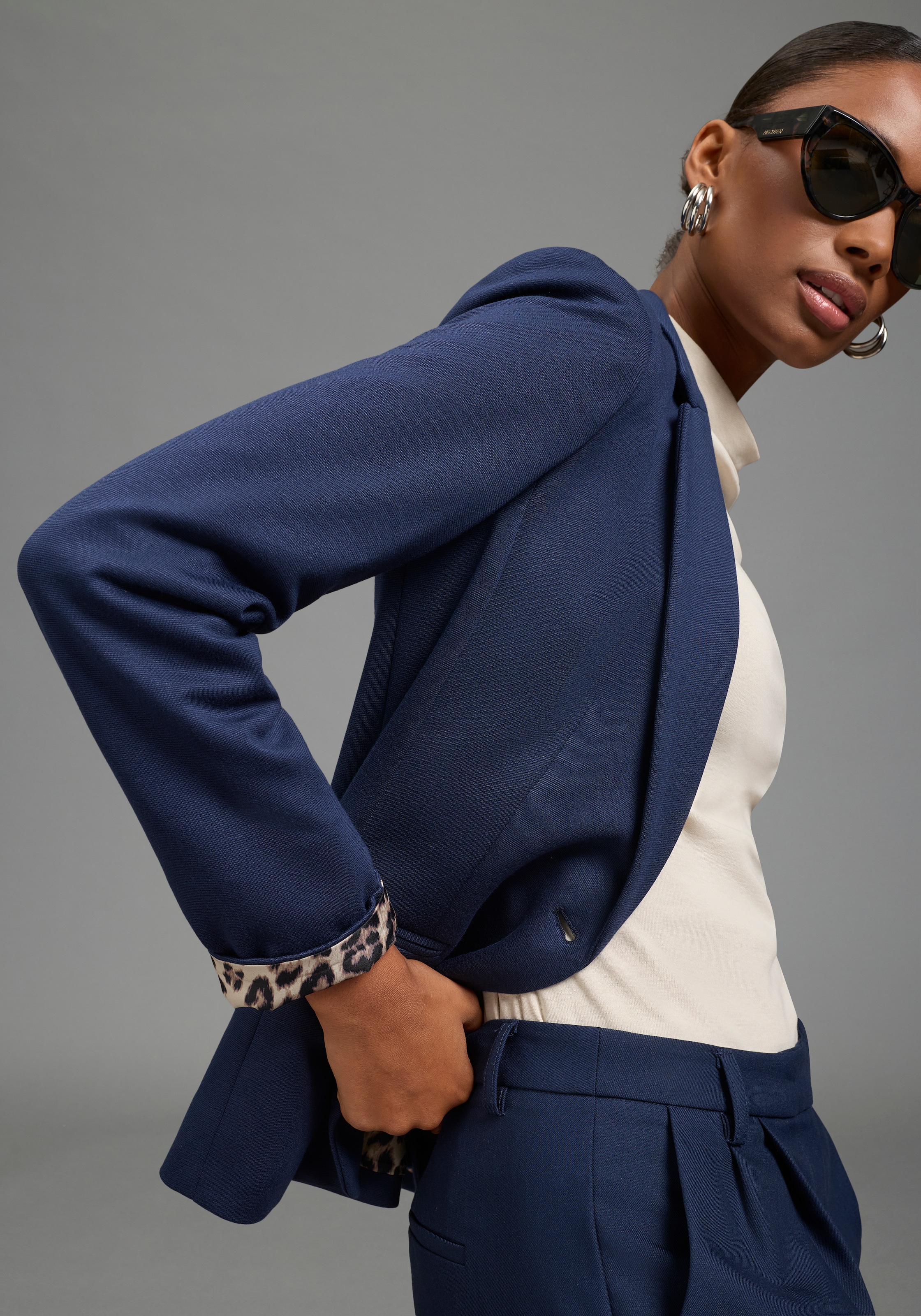 Bruno Banani Blazer court coupe longueur hanches, coupe ajustée, avec label de marque