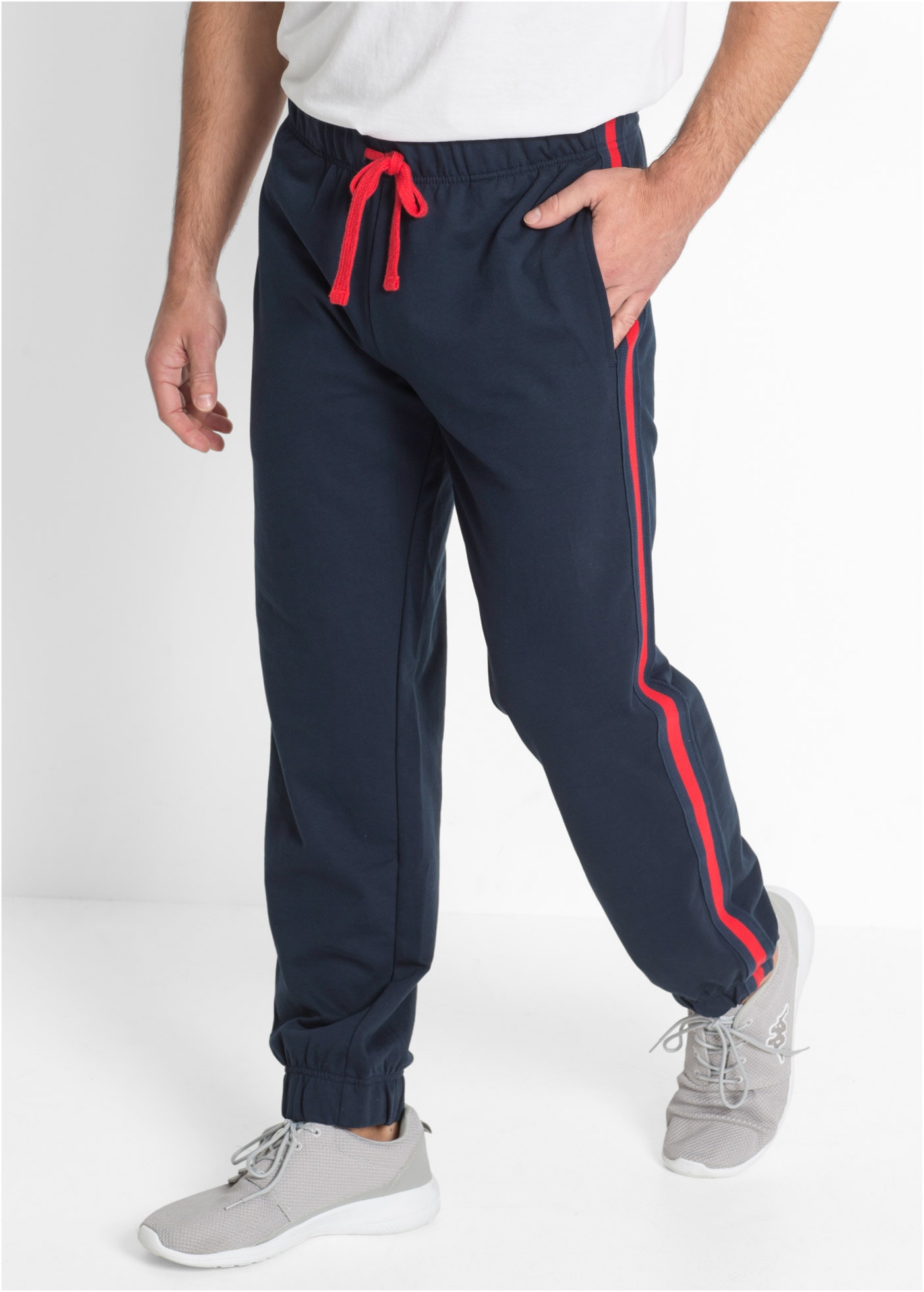 bonprix Pantalon de jogging  aus Baumwolle und Polyester, mit vollelastischem Bund, Regular Fit