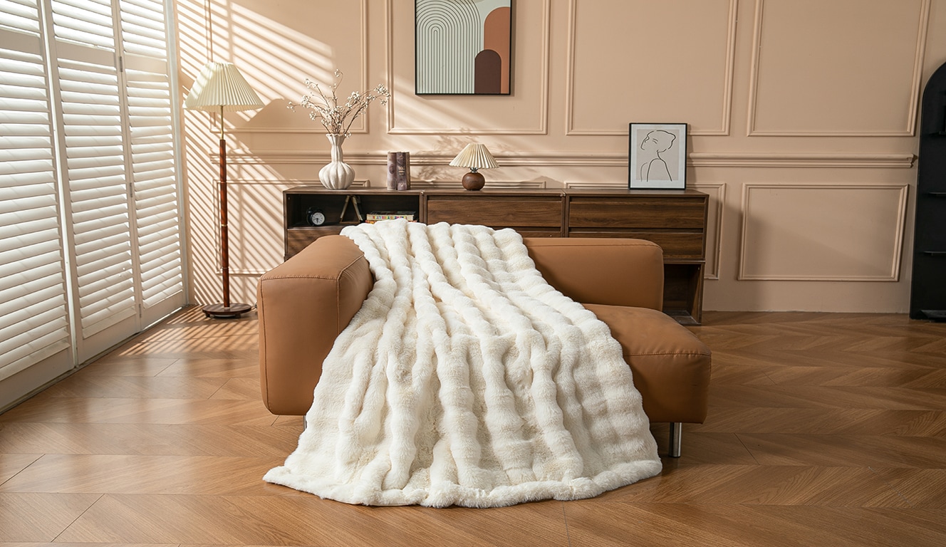 GOODproduct Wohndecke »Briee Premium 550g/m², hochwertig, flauschige Decke, maximaler Komfort« Decke mit Fell-Optik, bubble, unifarben, hochwertige Qualität 550g/m²
