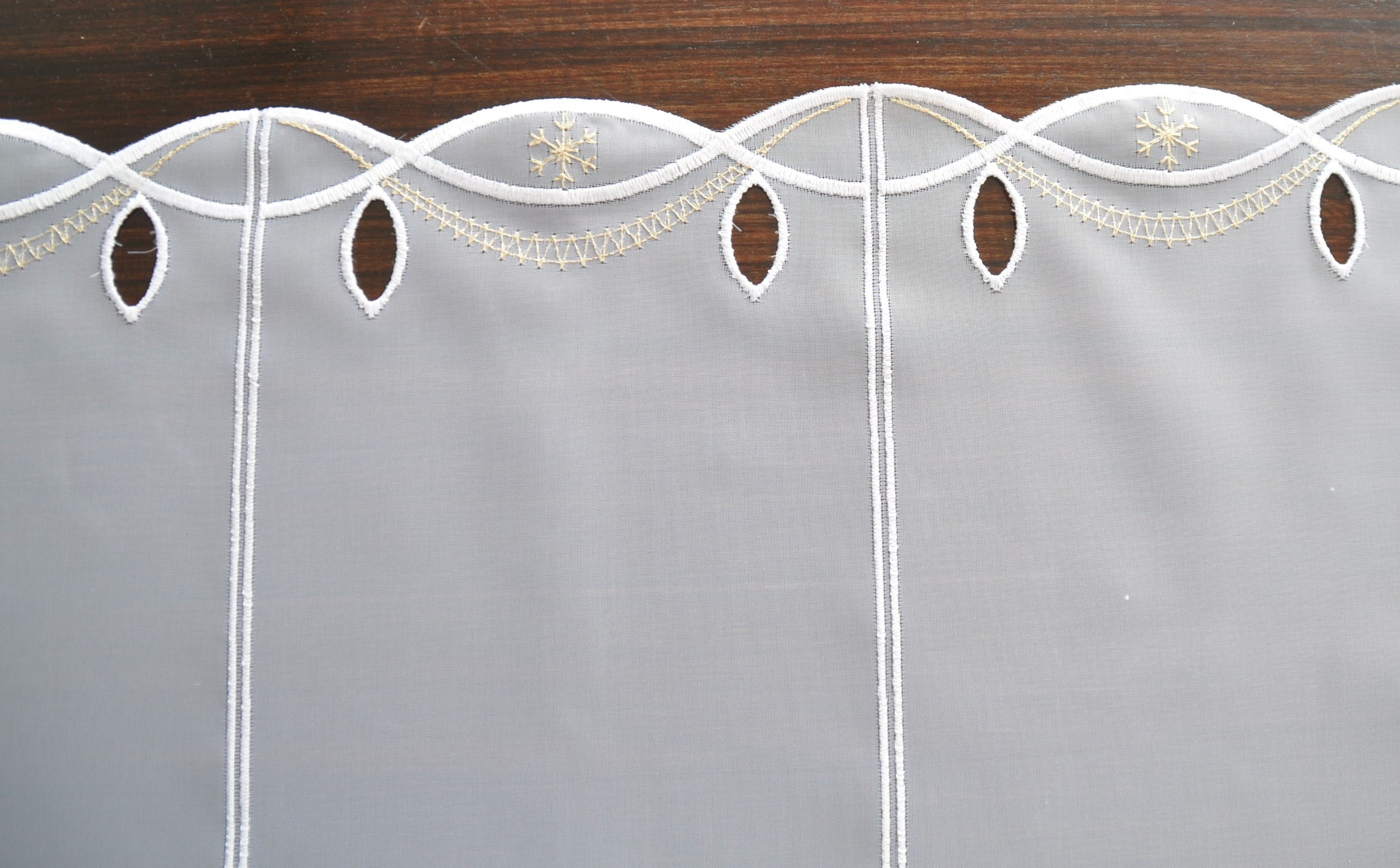 Stickereien Plauen Panneaux »Weihnachtsdorf« Stangendurchzug 1 Stk. tlg. Kurzgardine "Weihnachtsdorf"