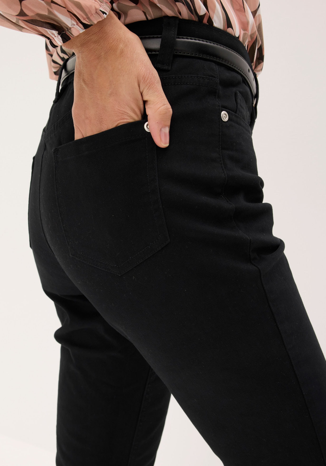 bonprix Pantalon stretch  longueur 7/8, coupe étroite, en majorité coton