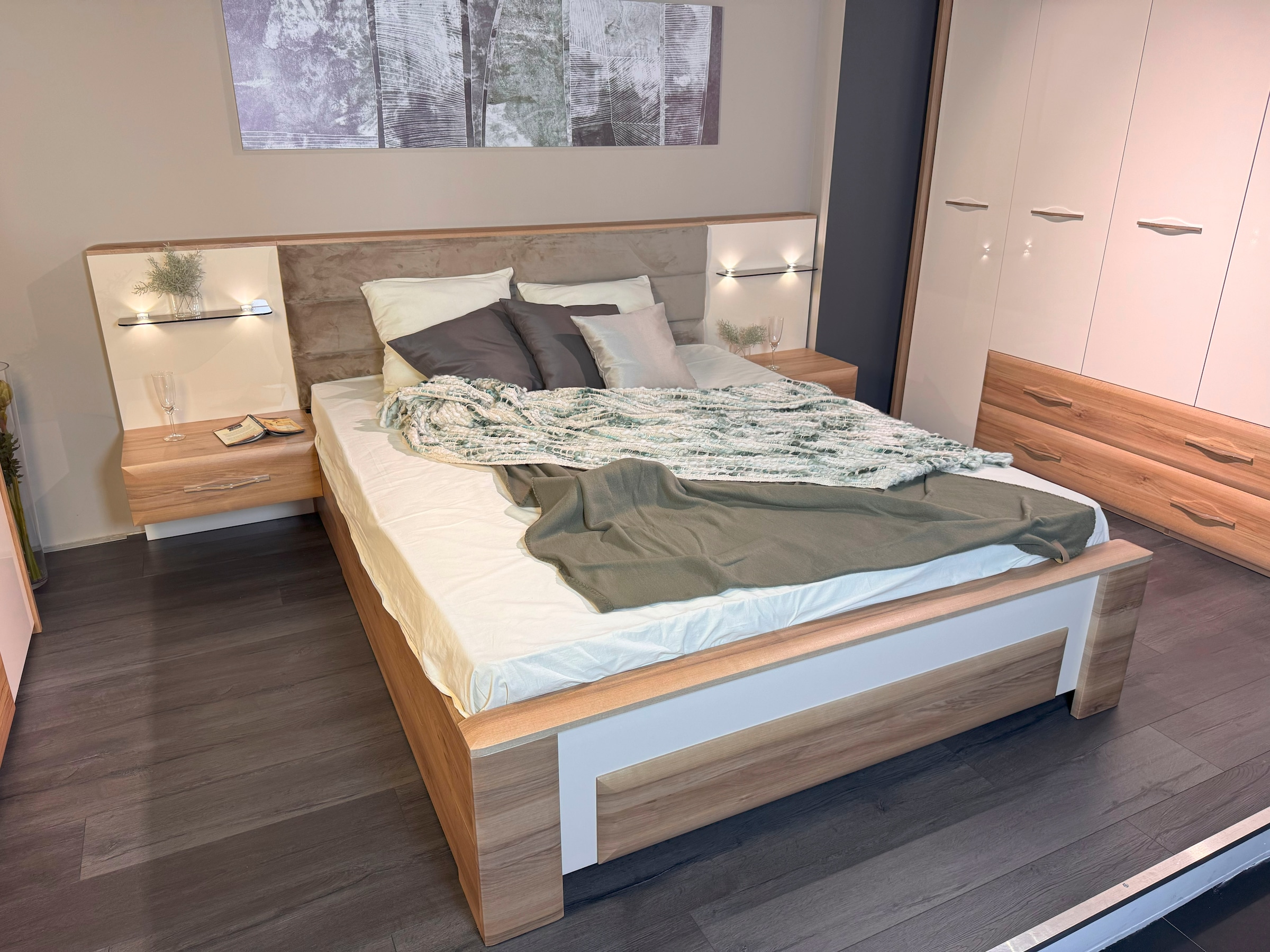 GOODproduct Sommier »Gala, 160 oder 180x200cm Liegefläche, FSC-zertifiziert« tiroirs de rangement et tables de nuit assortis disponibles en option,  tête de lit confortablement rembourrée, revêtue de velours