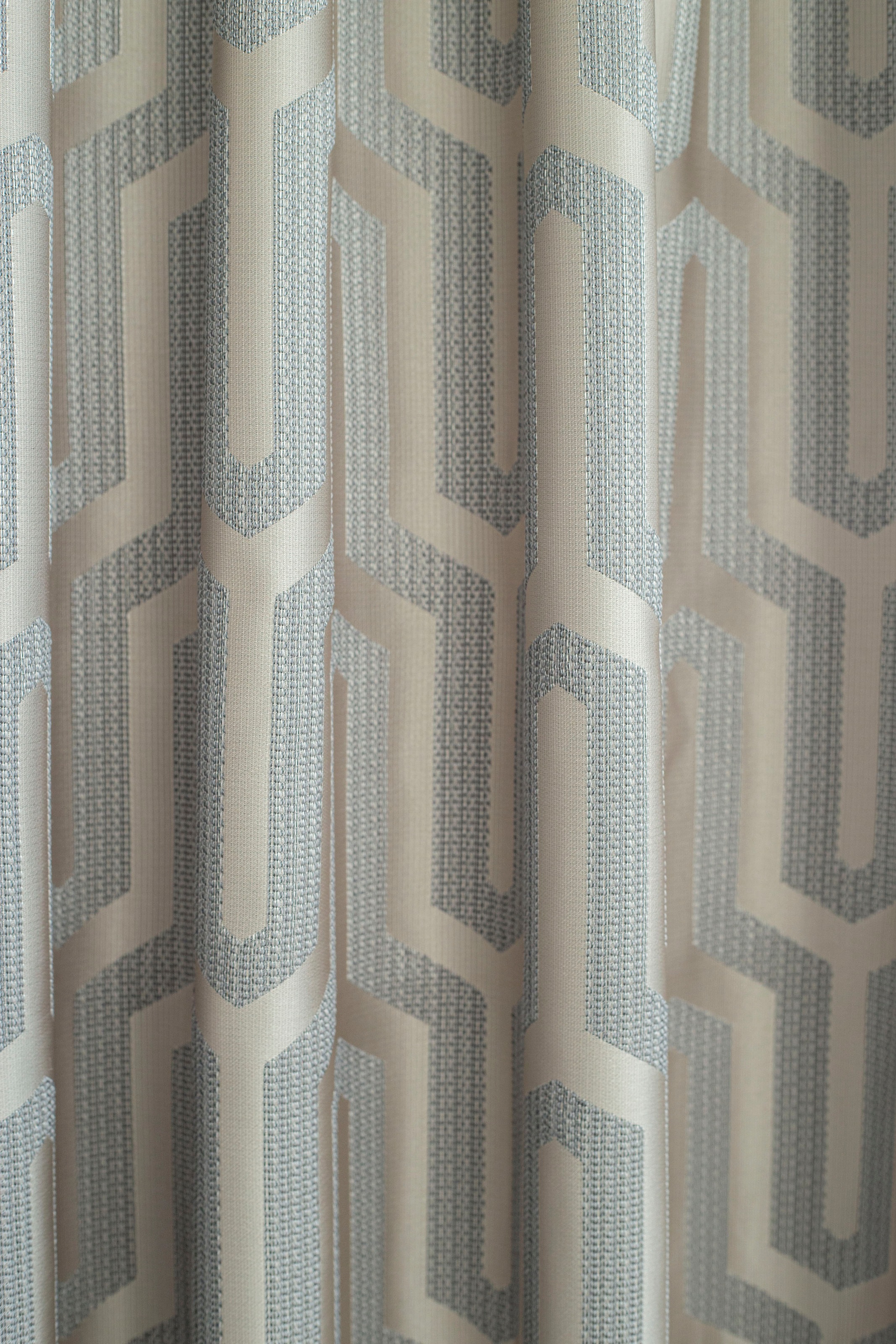 HOMING Vorhang »Tiaro« verdeckte Schlaufen 1 Stk. tlg. blickdicht, geometrisch, Wohnzimmer, Schlafzimmer