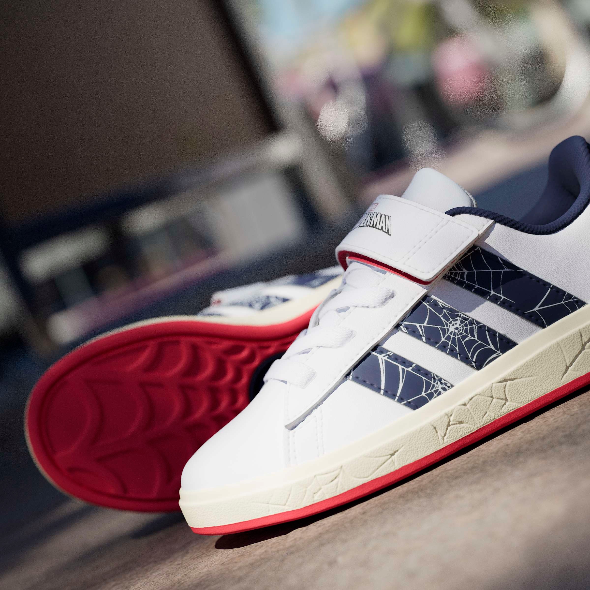 adidas Sportswear Sneakers »ADIDAS MARVEL SPIDER-MAN GRAND COURT KIDS«  pour enfants et adolescents