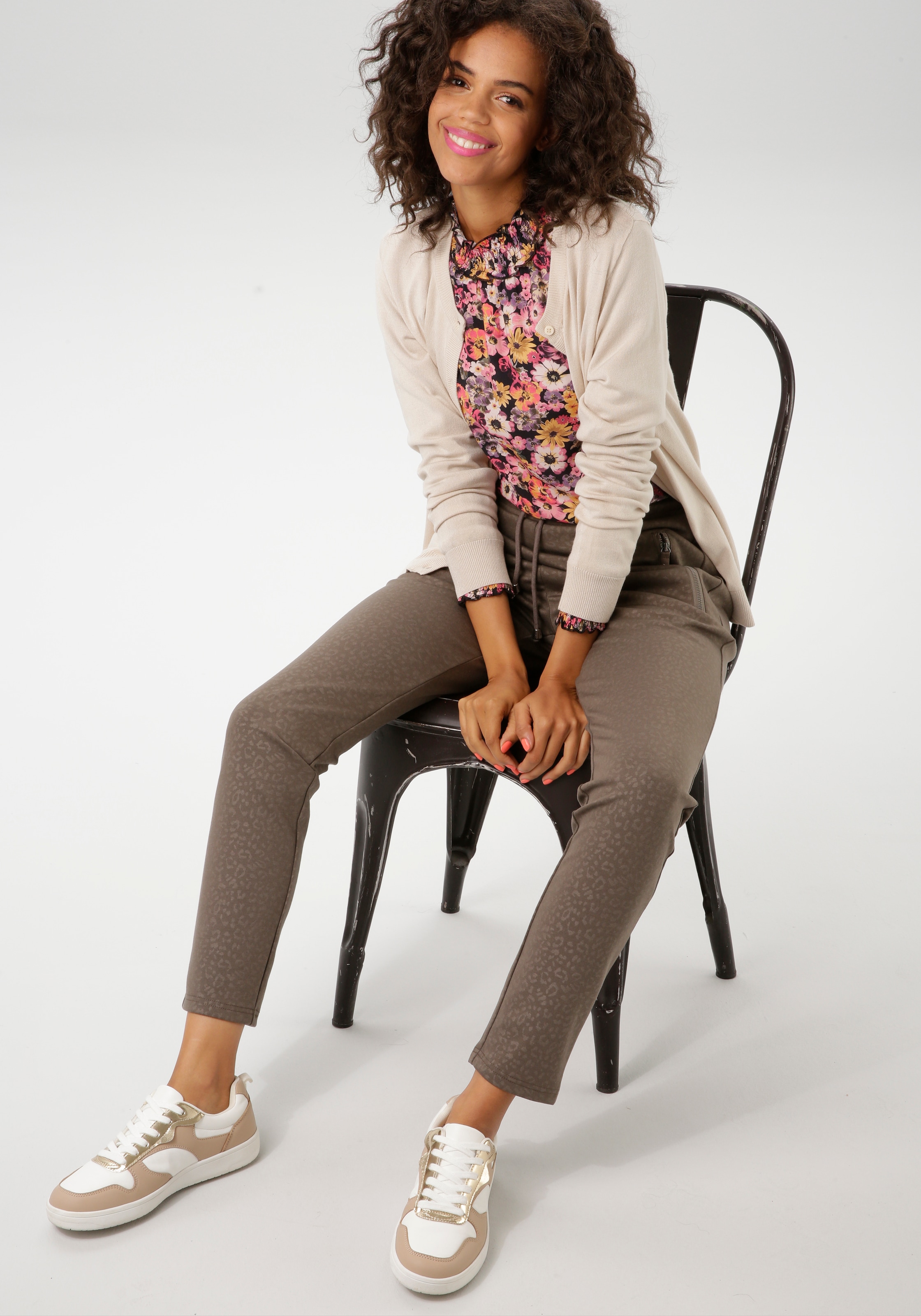 Aniston CASUAL Schlupfbluse mit romantischen, farbenfrohen Blüten bedruckt