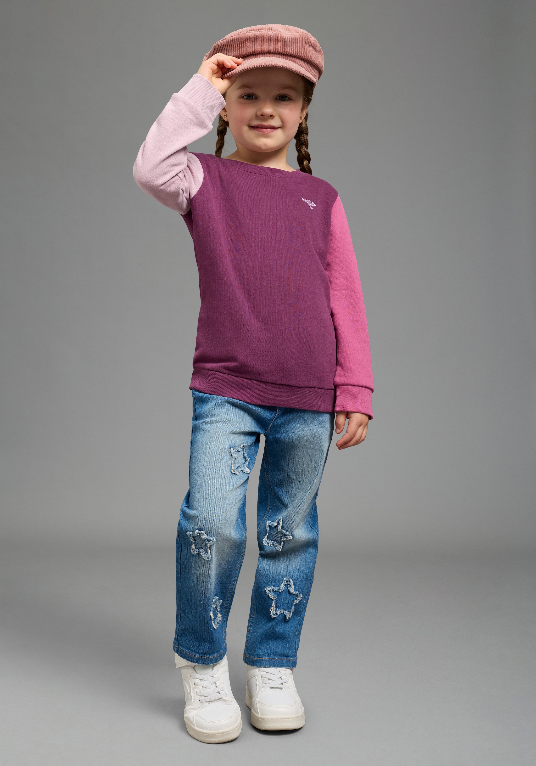 KangaROOS Sweatshirt »Sweatshirt mit kontrastfarbigen Ärmeln und KangaROOS Stickerei«, Colorblocking, aus Sweatware, in Basic-Passform, Mini-Me
