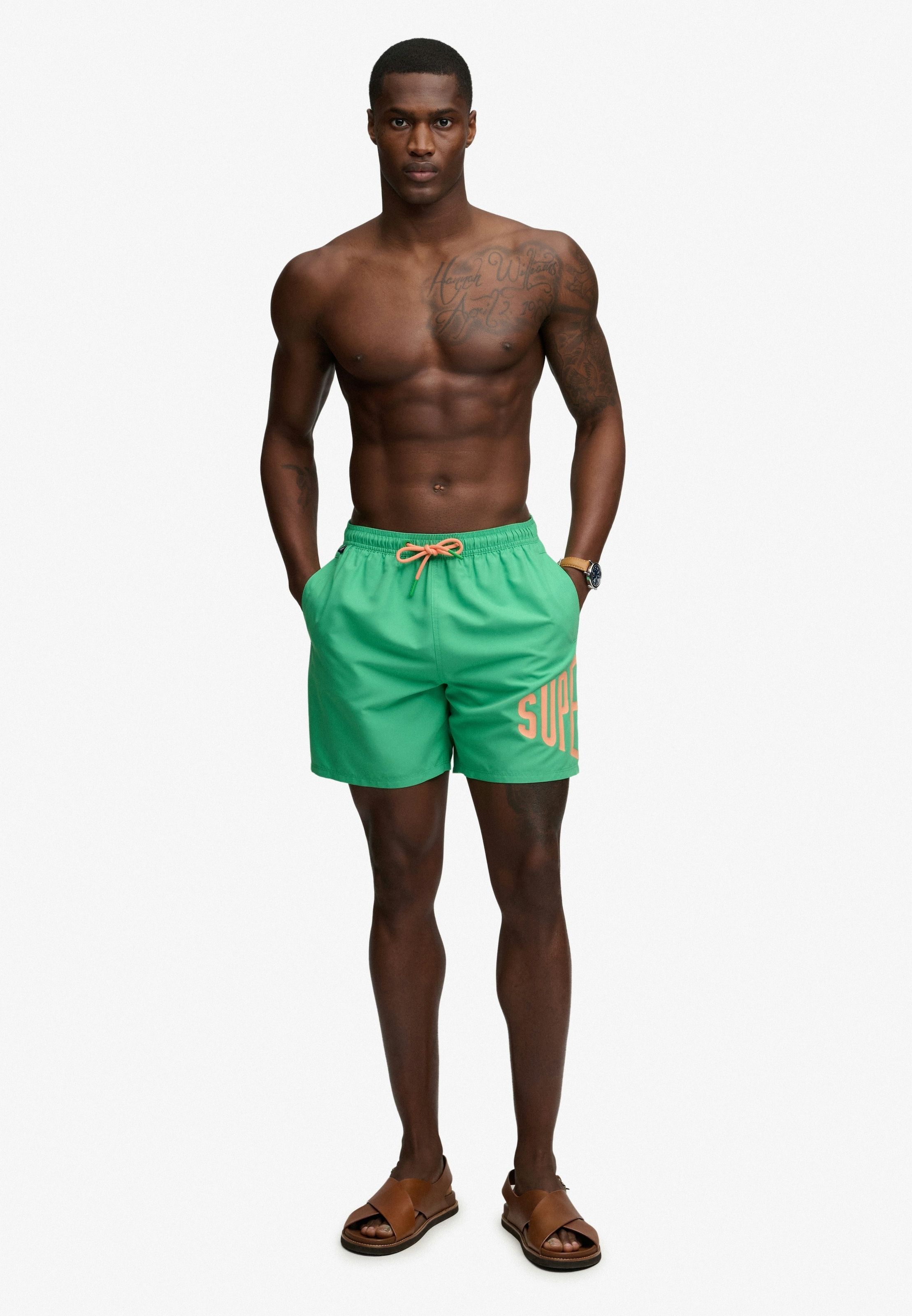 Superdry Short de bain »PRINTED LOGO 16 SWIM SHORT« coupe mode, design uni, en polyester, facile d'entretien