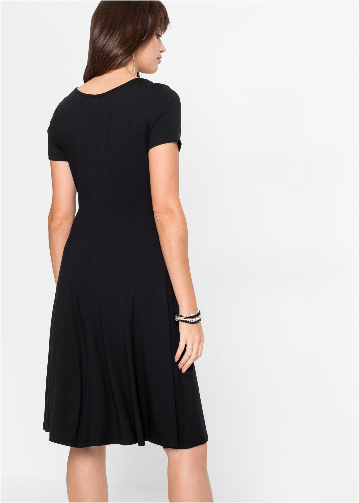 bonprix Robe en jersey für warme Tage, aus Viskose und Elasthan, ausgestellte Passform