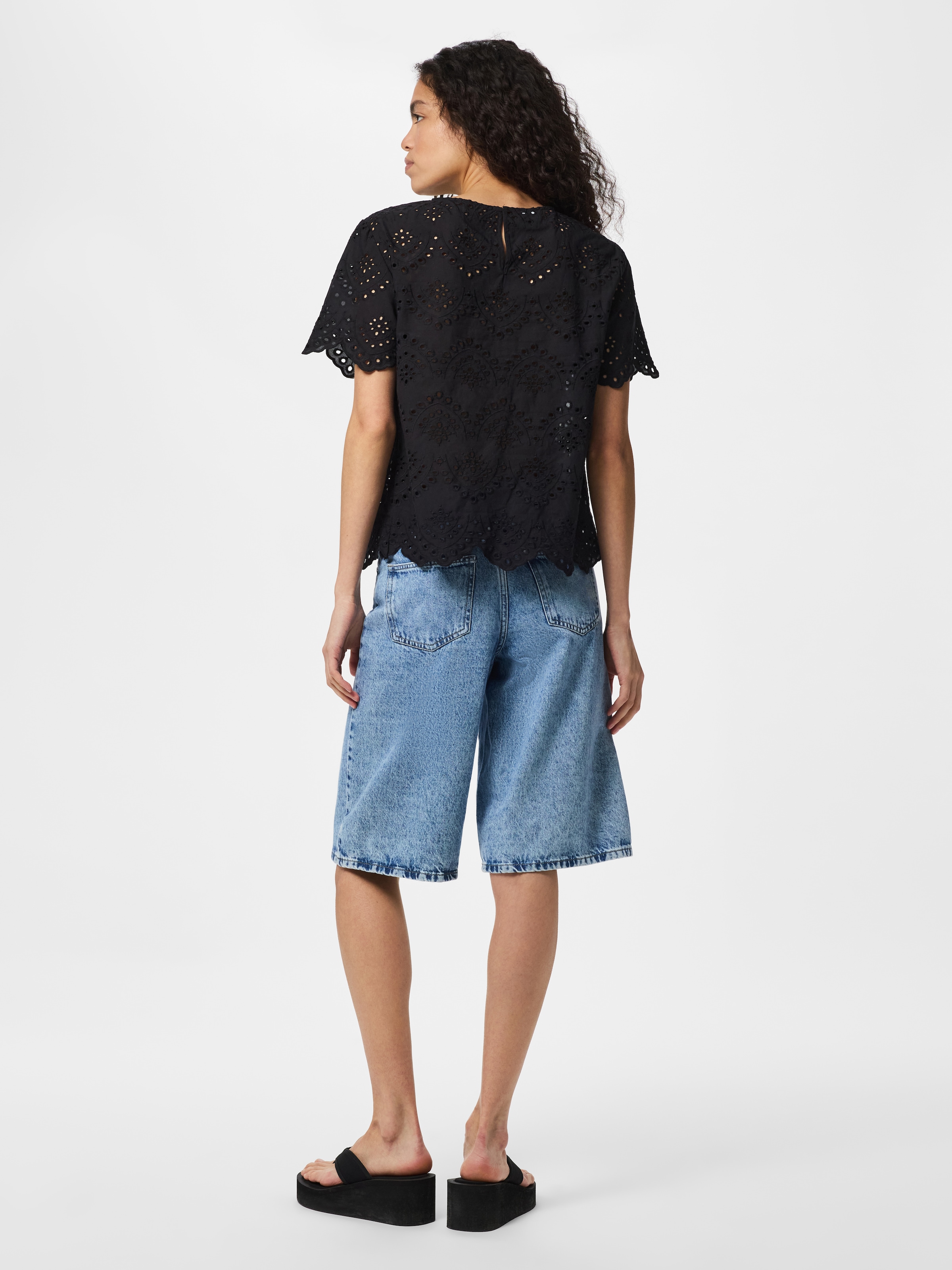 pieces Haut de chemise »PCVILDE SS TOP WVN NOOS« avec broderie ajourée intégrale