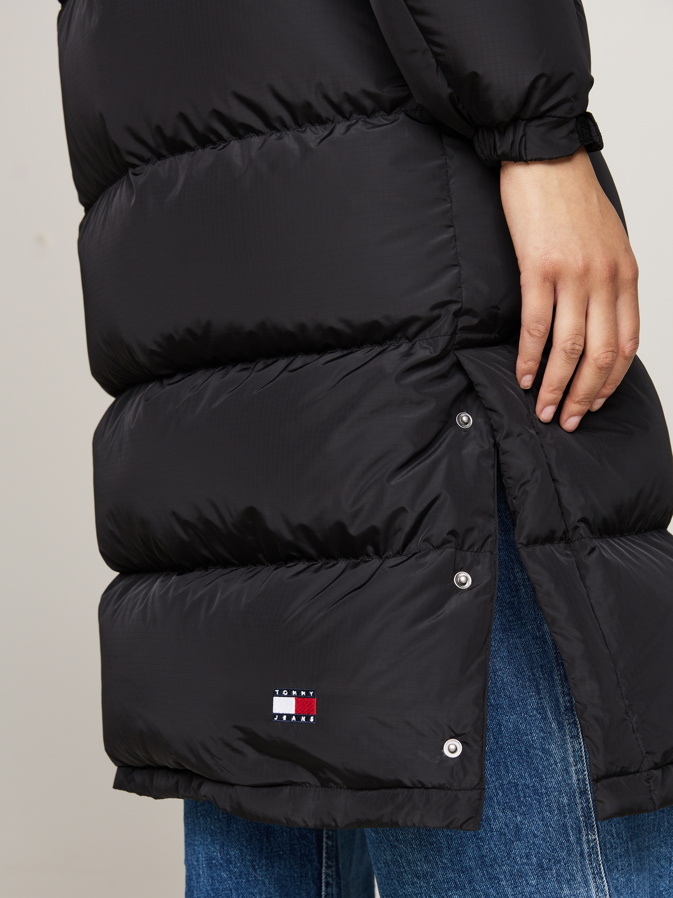 Tommy Jeans Manteau matelassé »TJW ALASKA LONG PUFFER EXT« avec fentes latérales et fermeture à pression