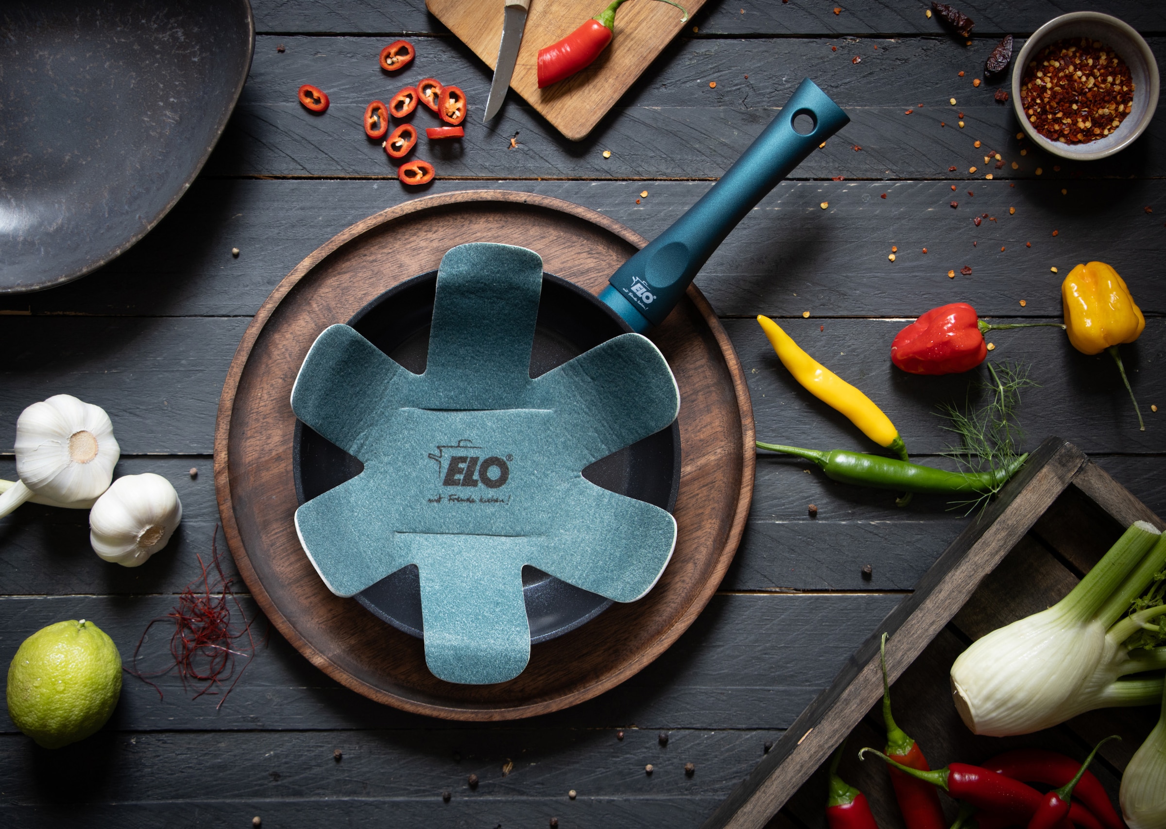Elo Basic Poêle à frire »Colorio mit farbigem Protektor« Aluminium 1 tlg. türkis mit passendem Pfannenschoner