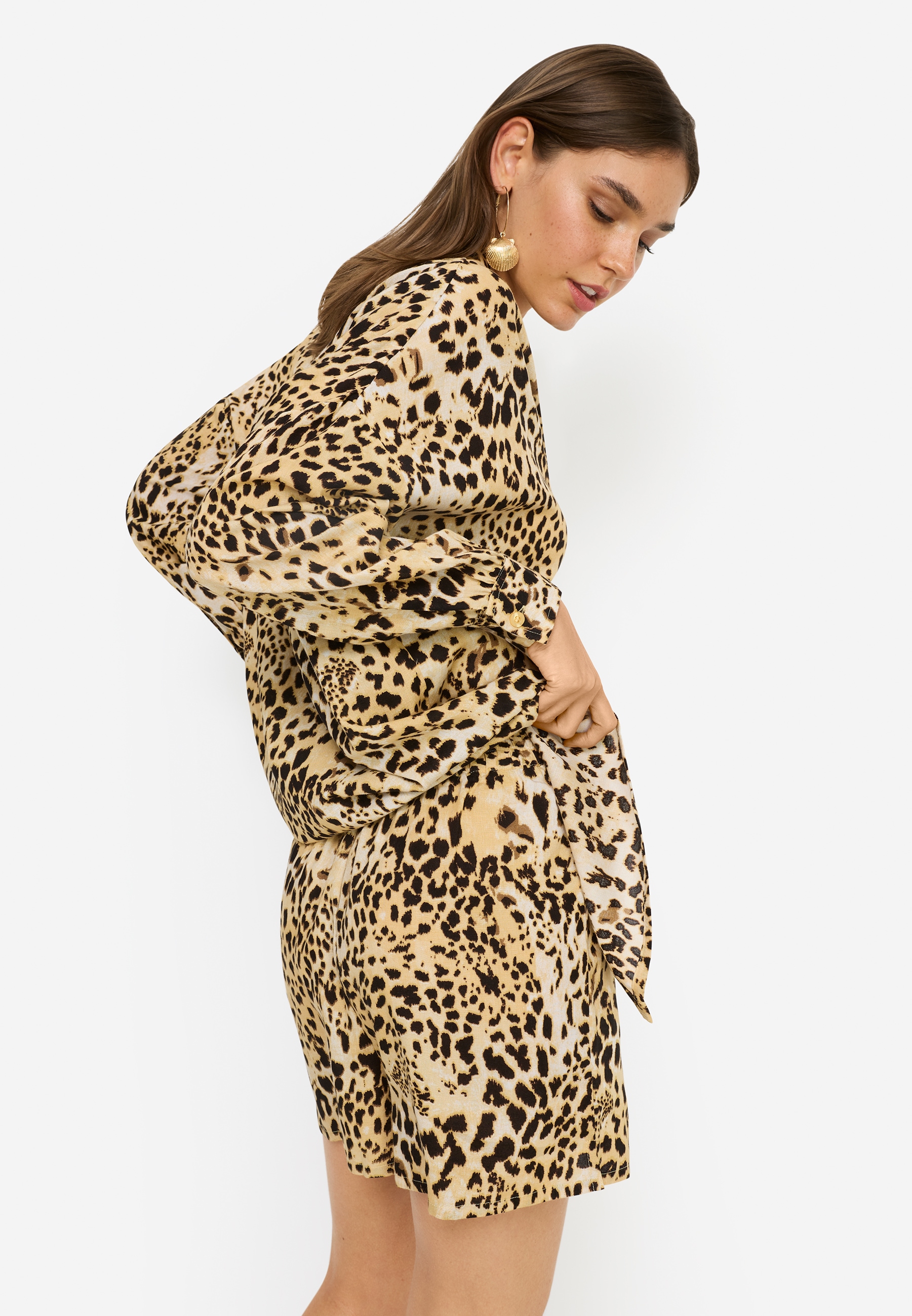 LSCN by LASCANA Blouse à manches longues Ensemble, mit Shorts, 2 pièces mit Animalprint