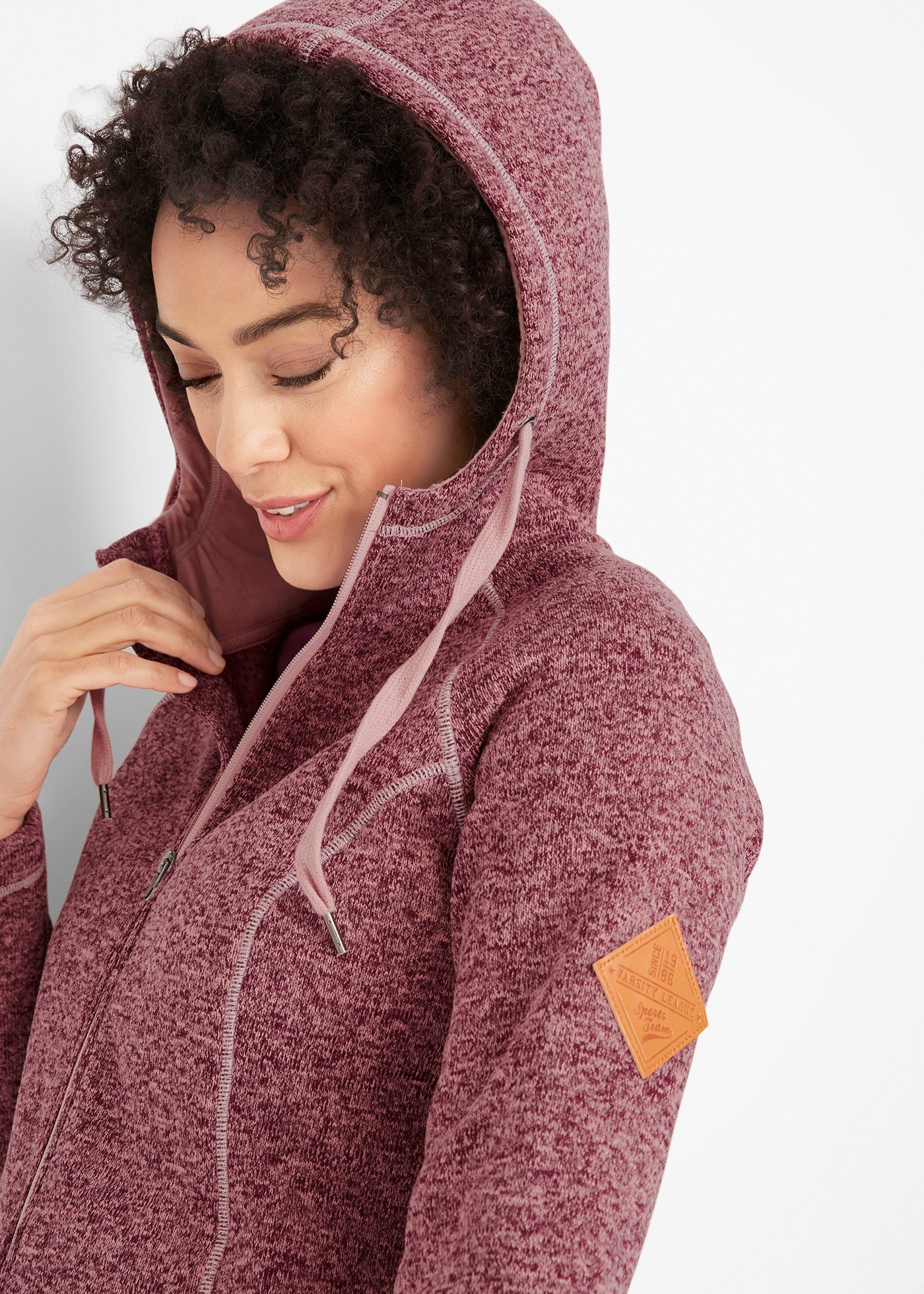 bonprix Strickfleecejacke mit Kapuze mit Kapuze mit Kordelzug, Reissverschlusstaschen