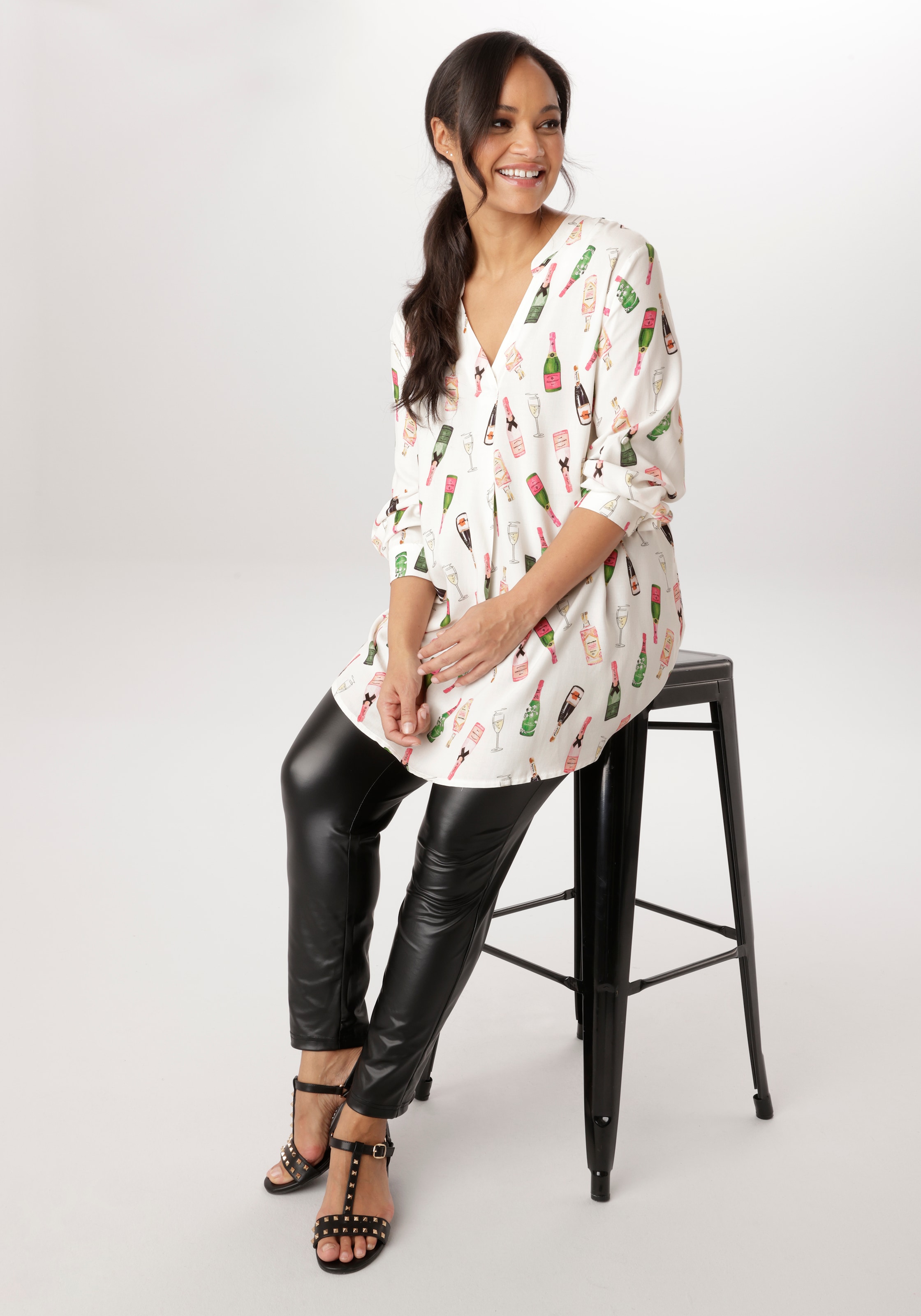 Aniston PLUS Blouse à enfiler mit Sektfläschchen bedruckt