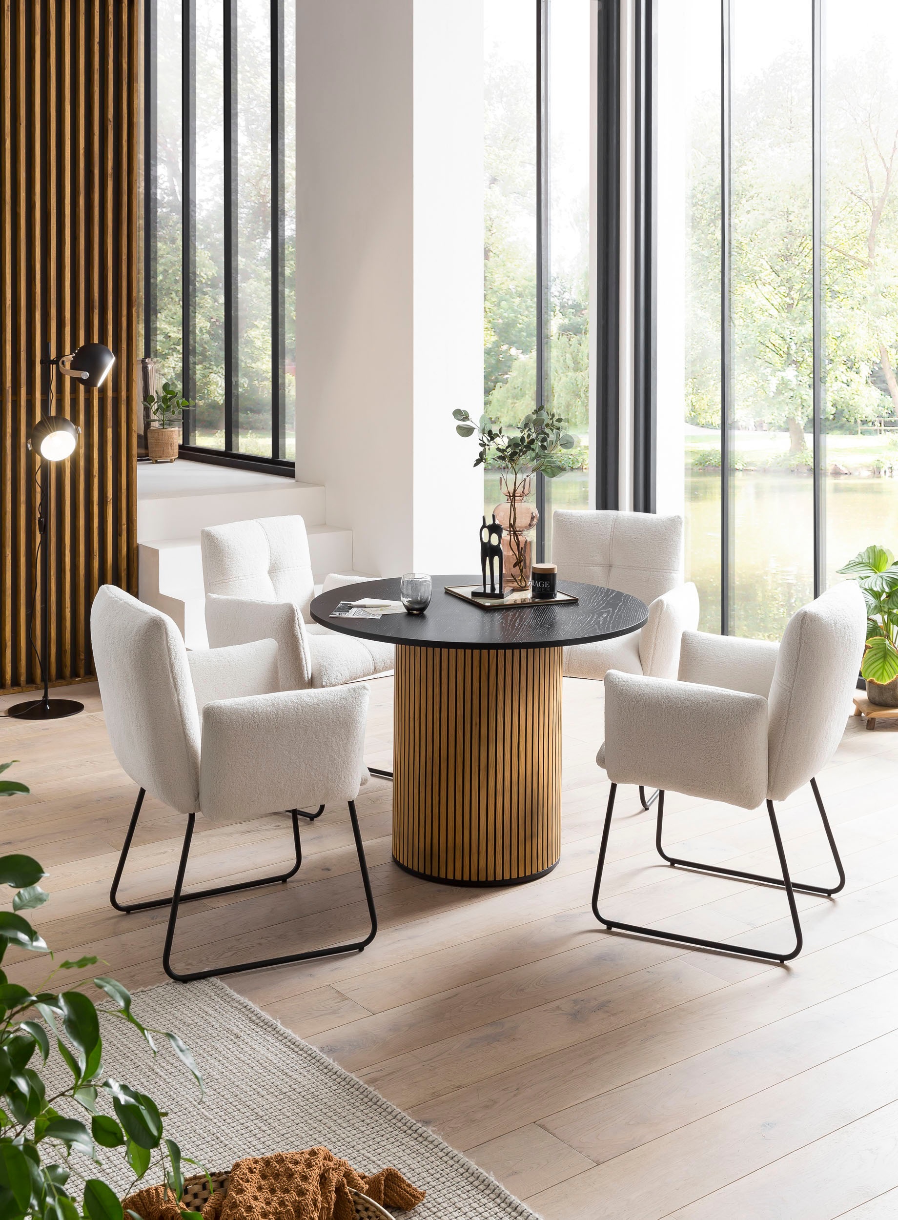 SalesFever Armlehnstuhl »Komfortabler Esszimmerstuhl mit Stil« () mit Wellenunterfederung