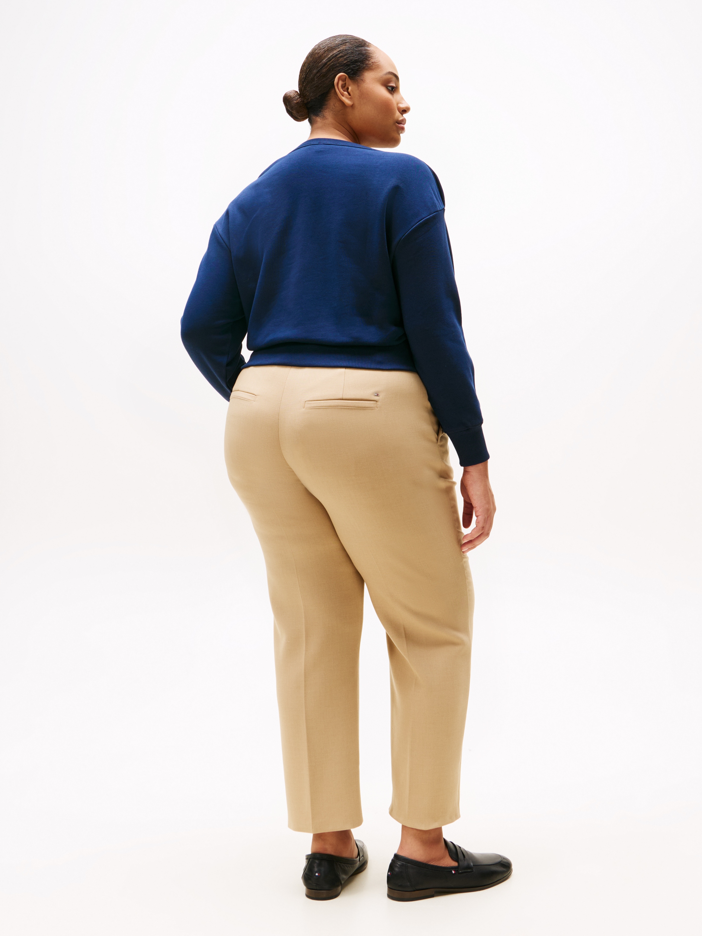 Tommy Hilfiger Curve Sweatshirt »CRV GOLD BTN BOAT-NK SWTSHRT«, in Grossen Grössen, mit goldfarbenem Knopf, U-Boot Ausschnitt
