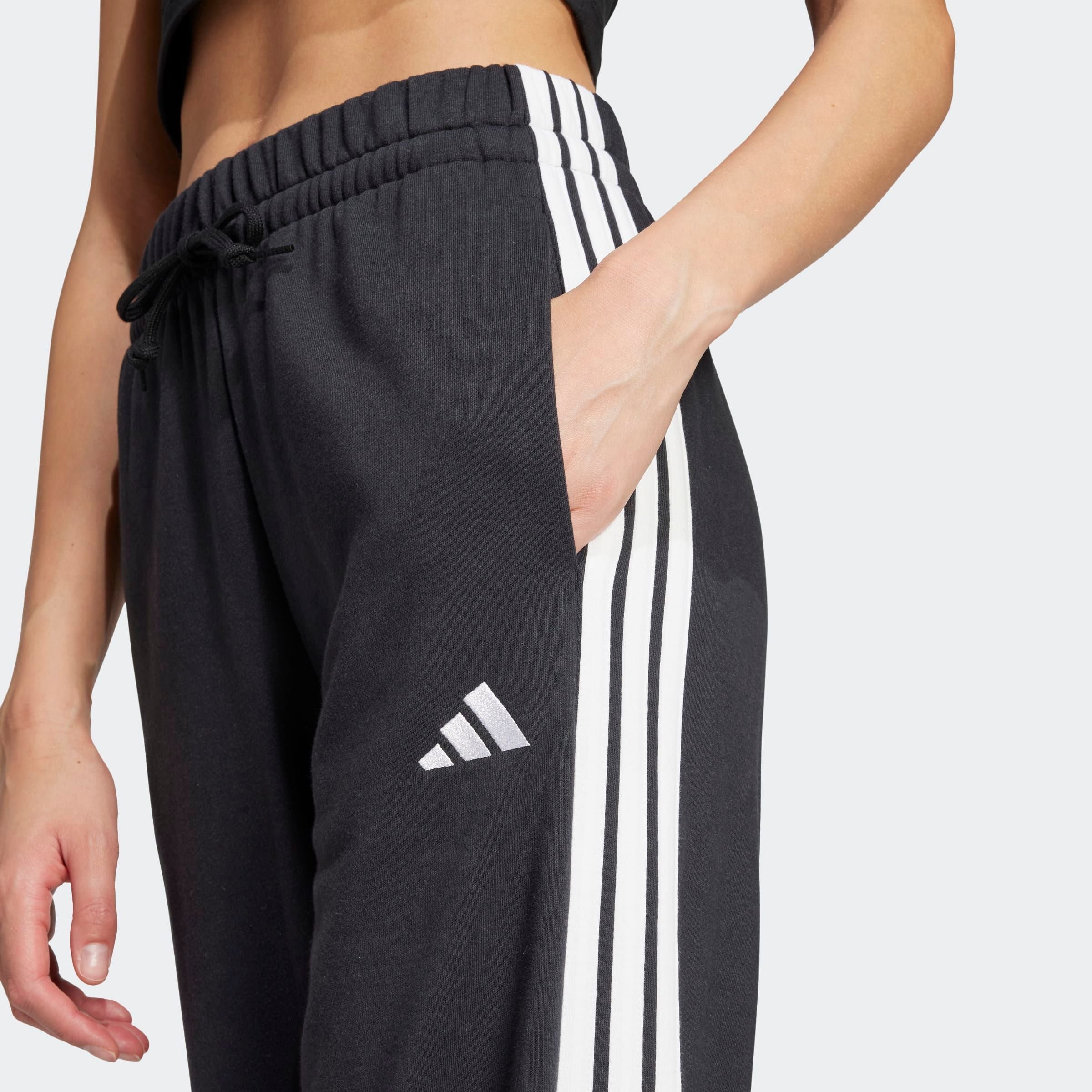 adidas Sportswear Sporthose »ESSENTIALS 3-STREIFEN OPEN HEM FRENCH TERRY«  Reguläre Passform, aus weichem French Terry