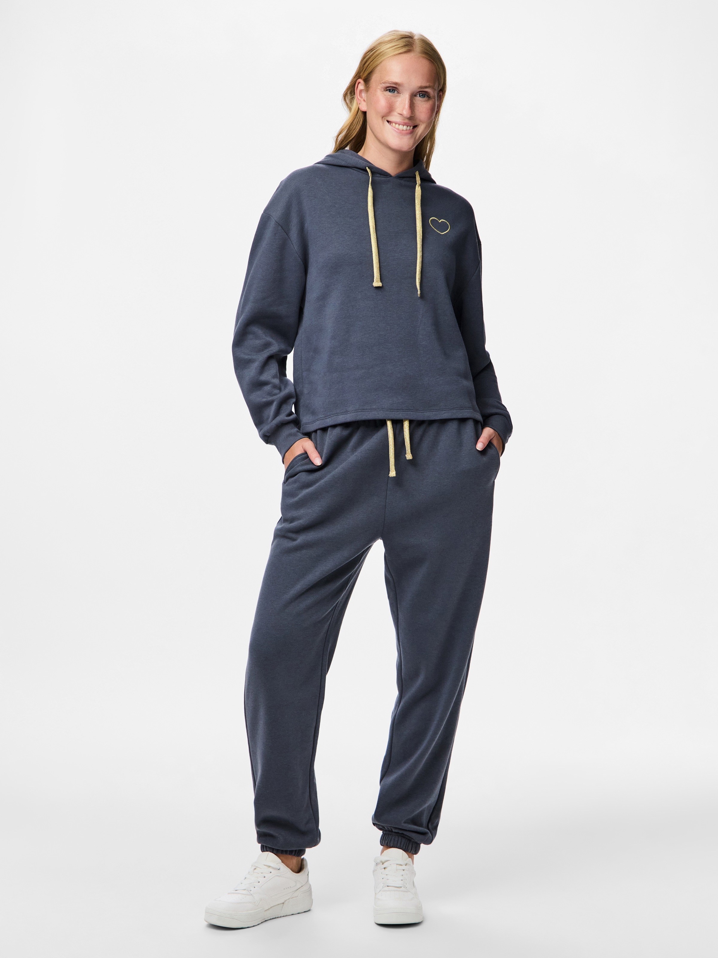 pieces Kapuzensweatshirt »PCCHILLI LS HEART HOODIE NOOS BC«
