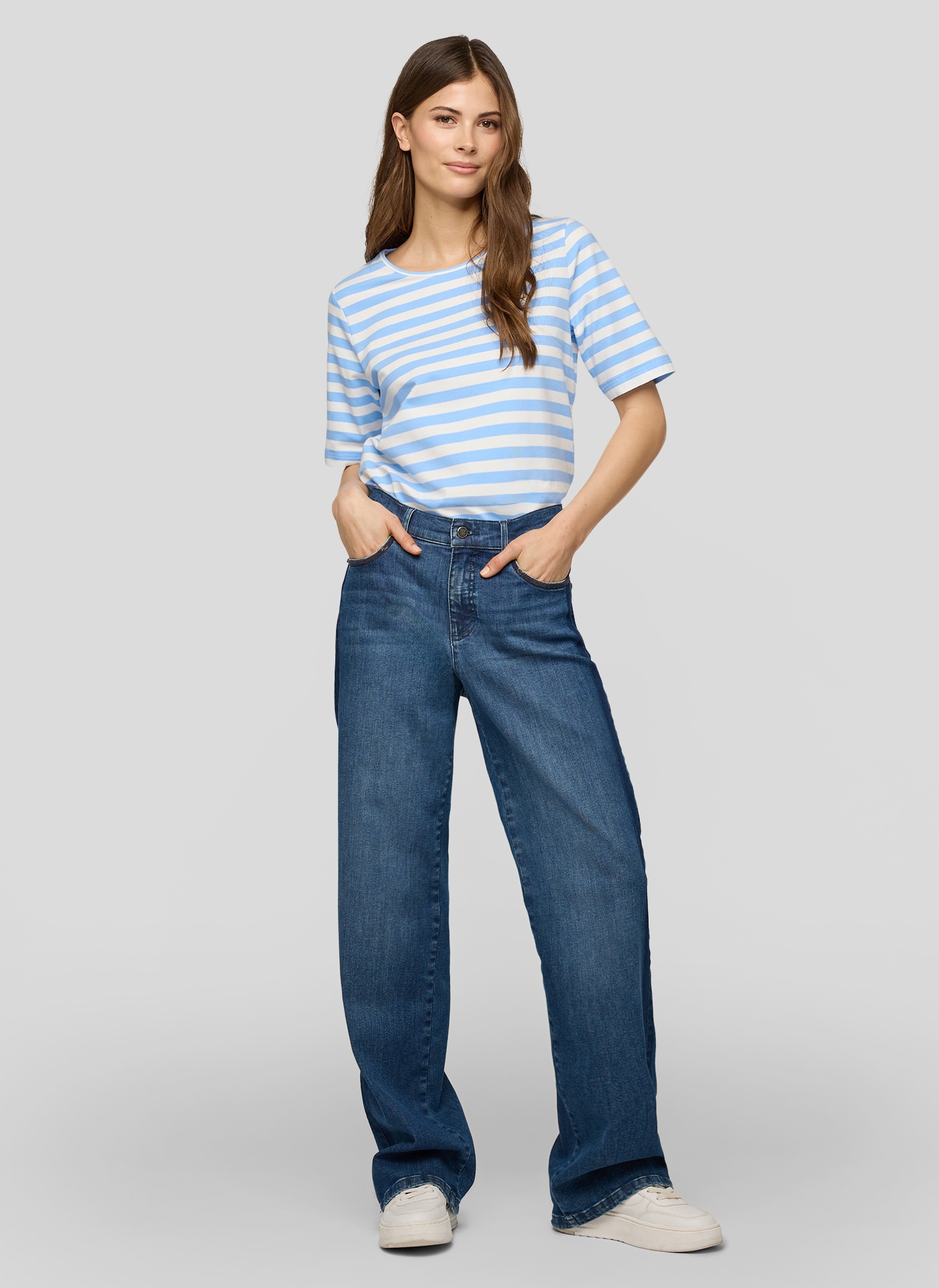 Rabe im Streifen-Look