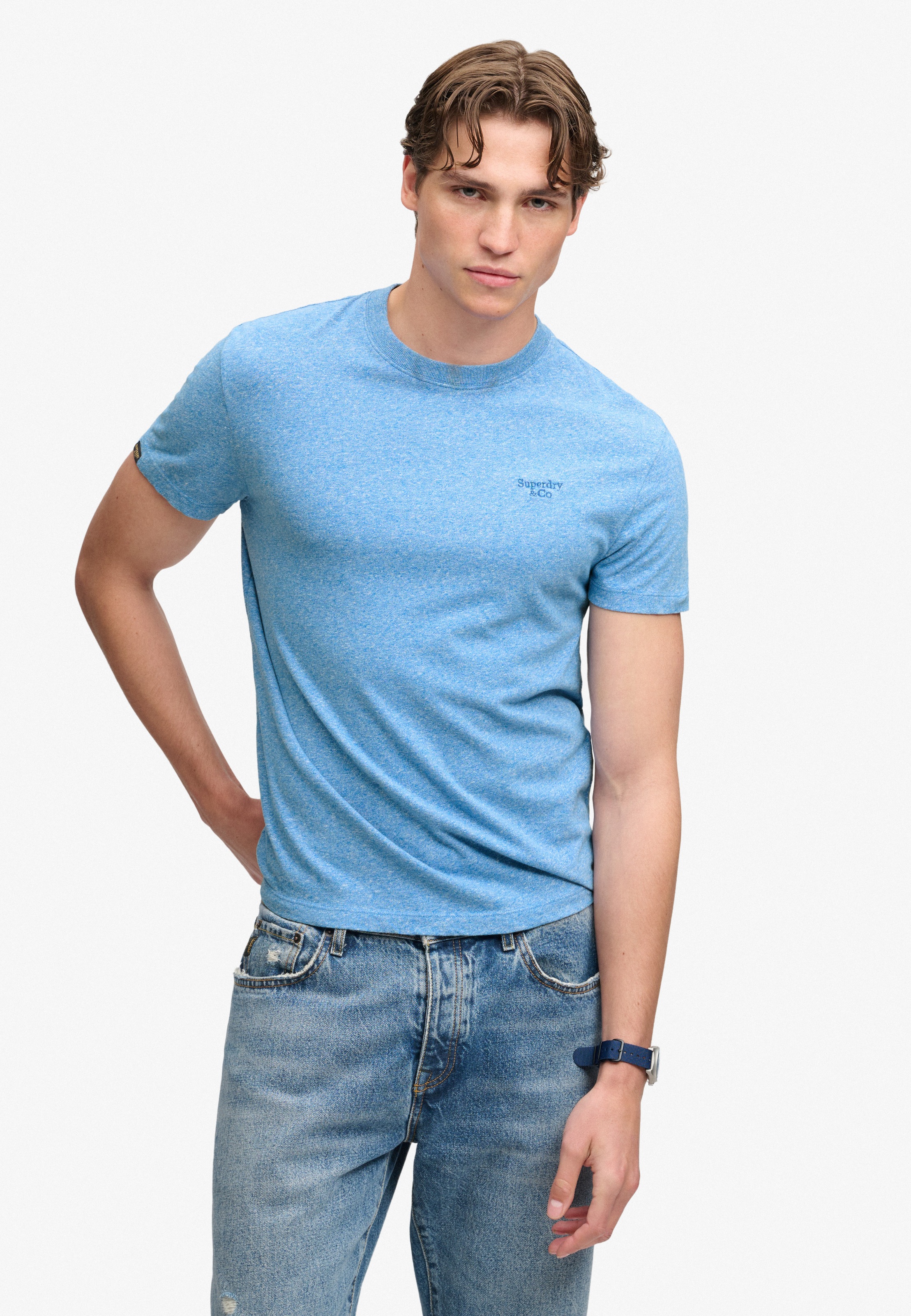 Superdry Shirt à col rond »ESSENTIAL SERIF LOGO EMB TEE« coton, coupe régulière