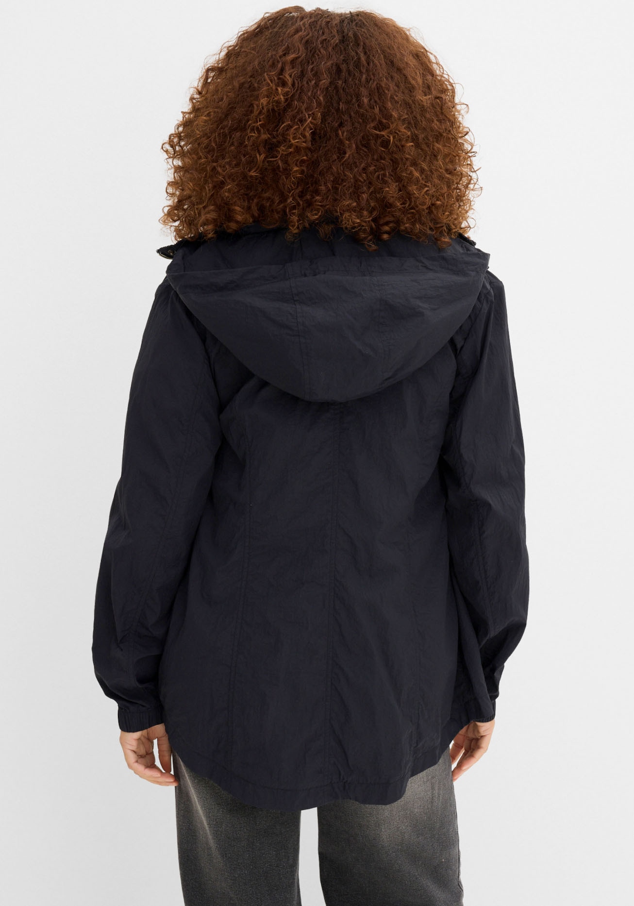 bonprix Veste tous temps mit Kapuze sportlicher Stil, leichter Parka mit Kapuze, mit seitlichen Taschen