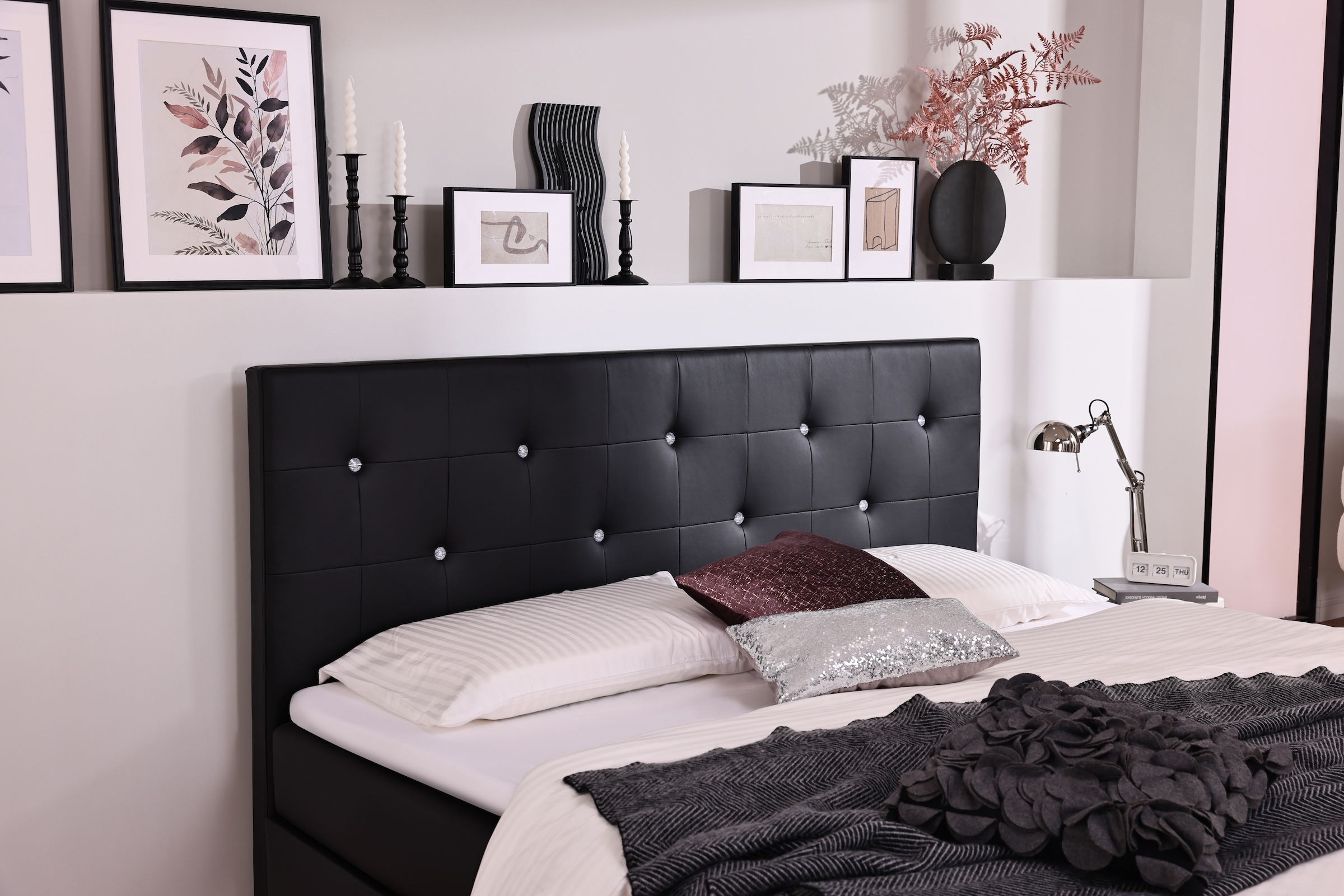 Home affaire Lit de boxe »Big Noux aus schwarzem Kunstleder mit Kristallsteinen im Kopfteil« inkl. Bettkasten, erhältlich in der Grösse 180x200cm