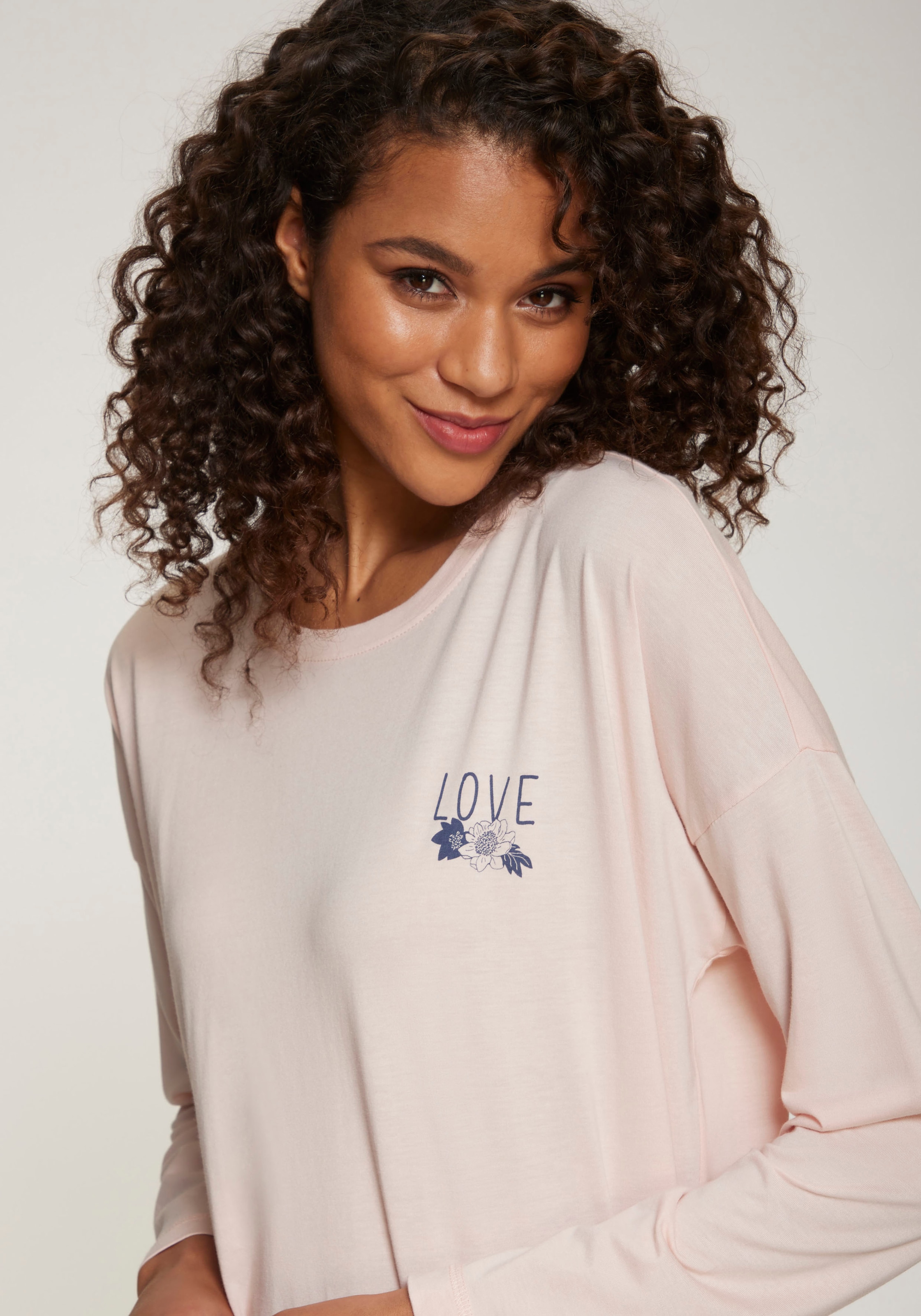 Vivance Dreams Langarmshirt mit kleinem Brust-Print