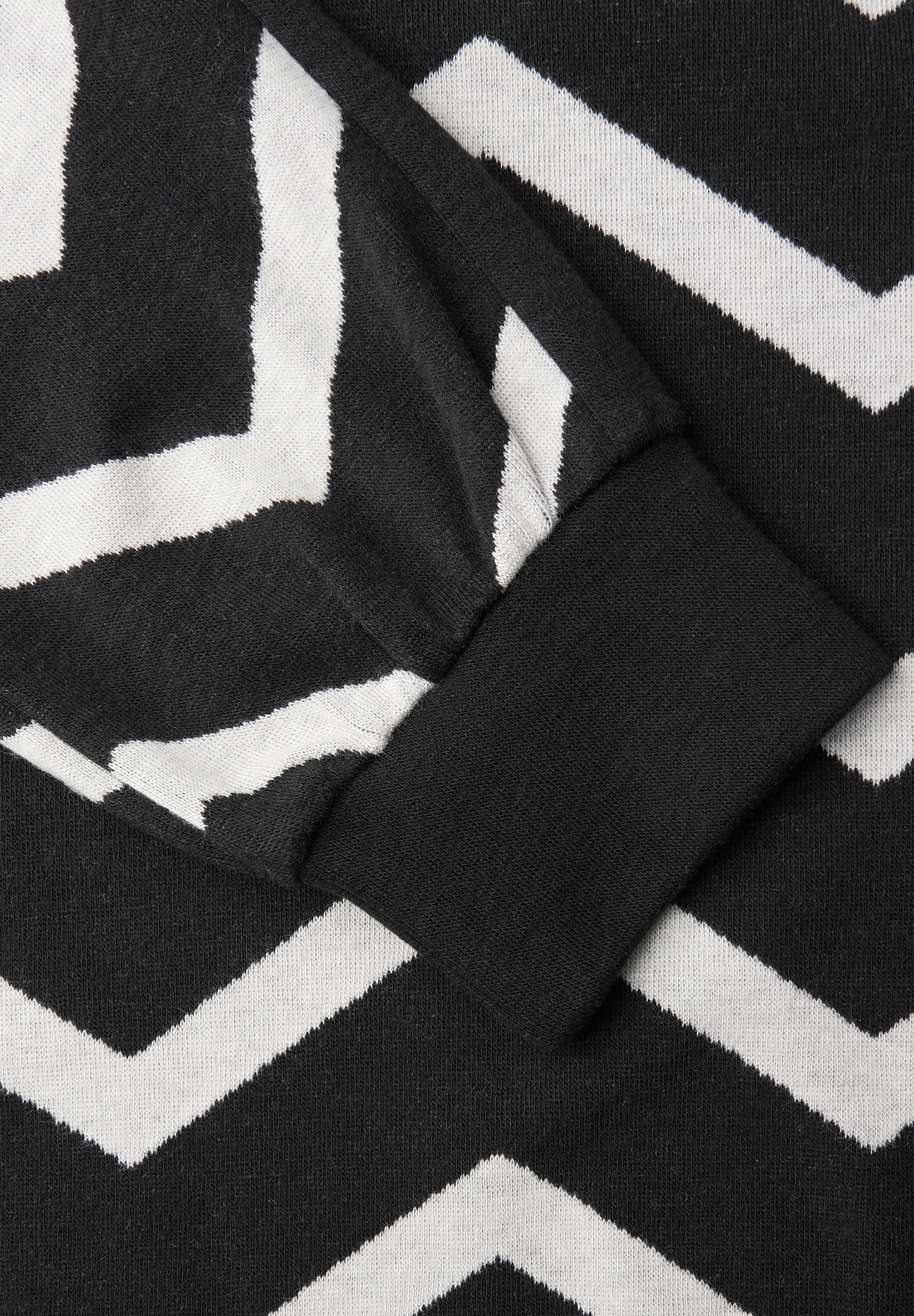 STREET ONE Langarmshirt mit Galonstreifen; Zick-Zack Print