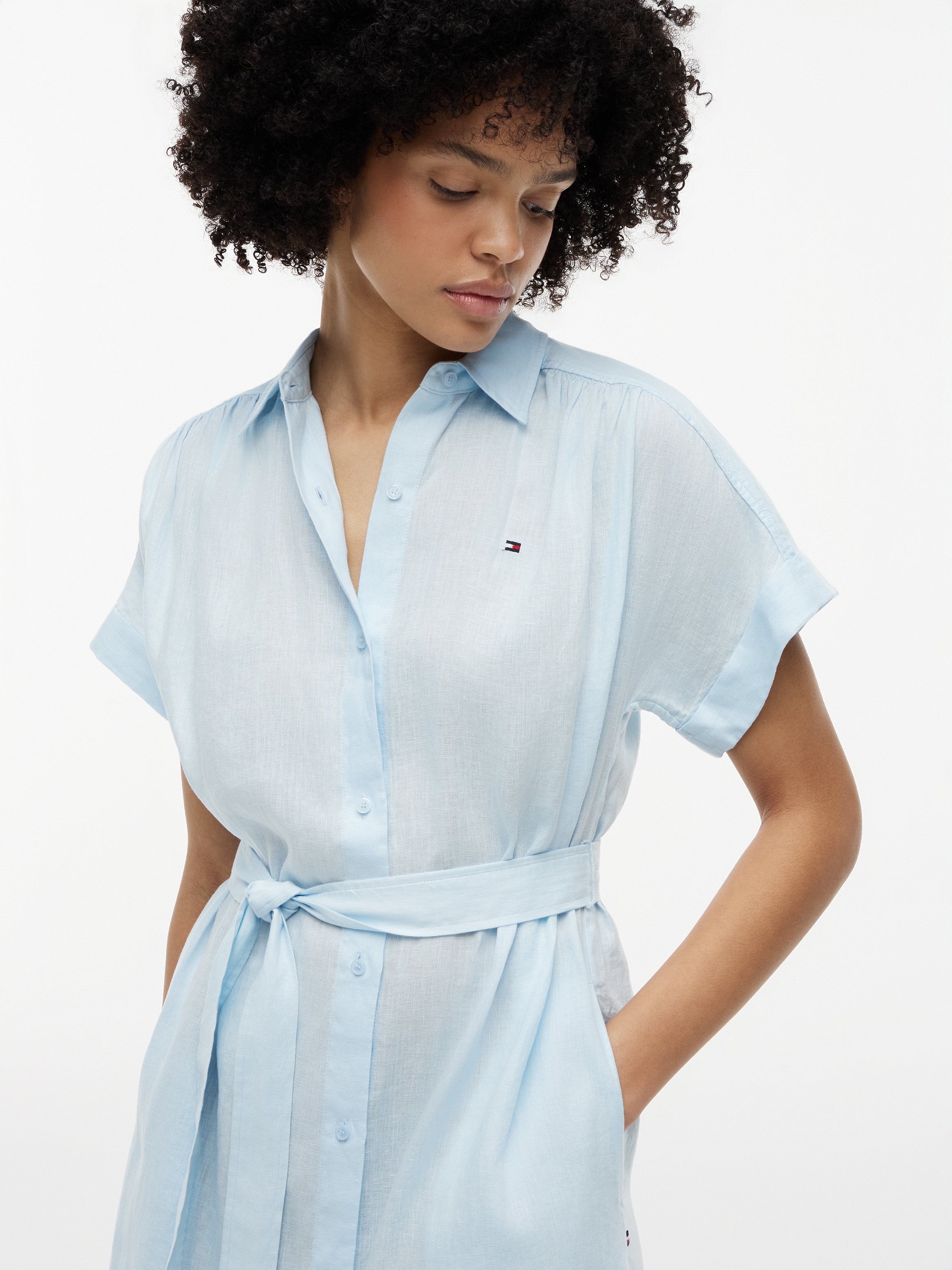 Tommy Hilfiger Robe chemisier »LINEN BELTED KNEE SS SHIRT DRESS« doubles poches latérales avec ceinture à nouer
