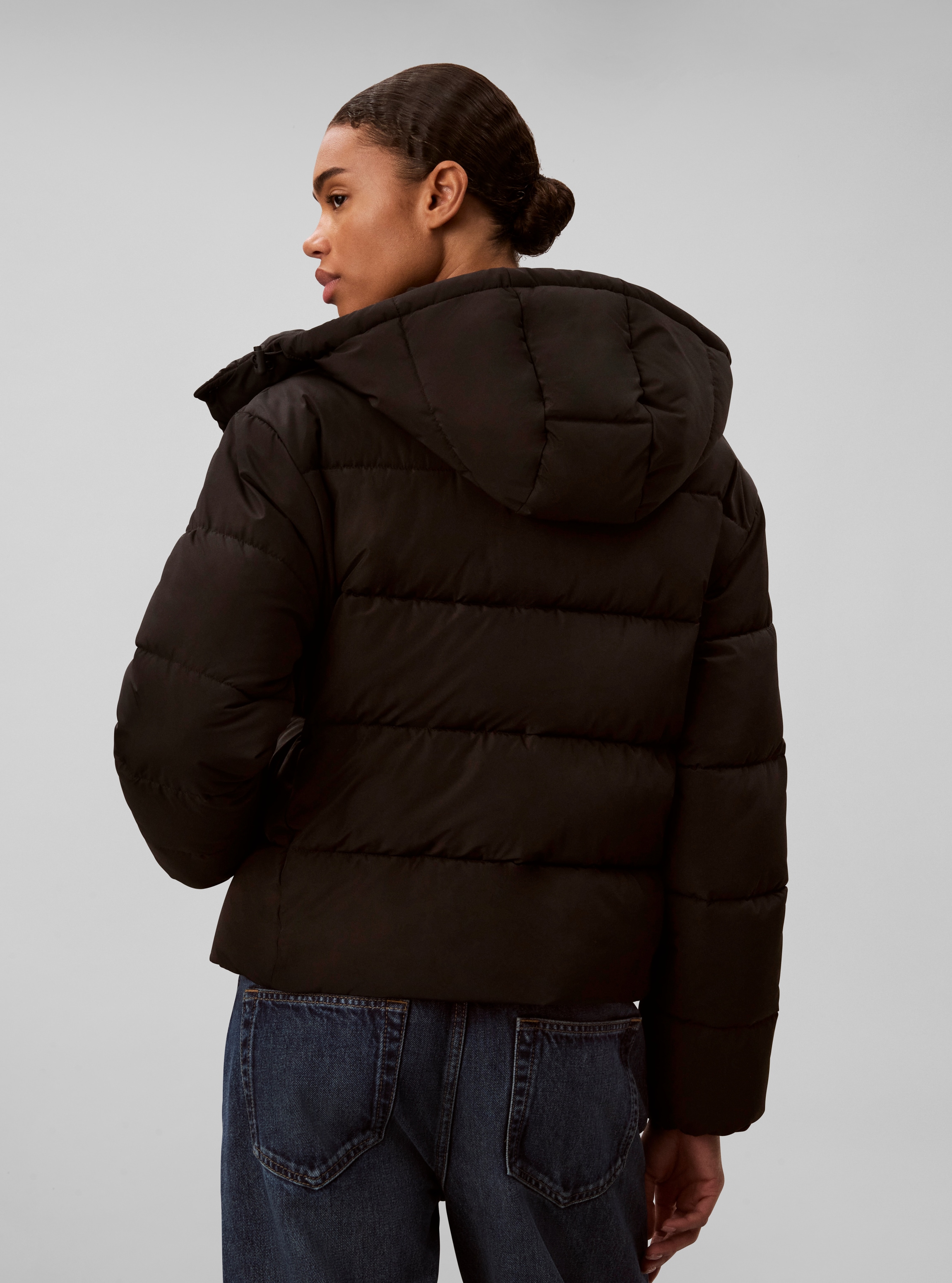 Calvin Klein Jeans Veste matelassée avec capuche capuche amovible, forme courte, fermeture éclair cachée