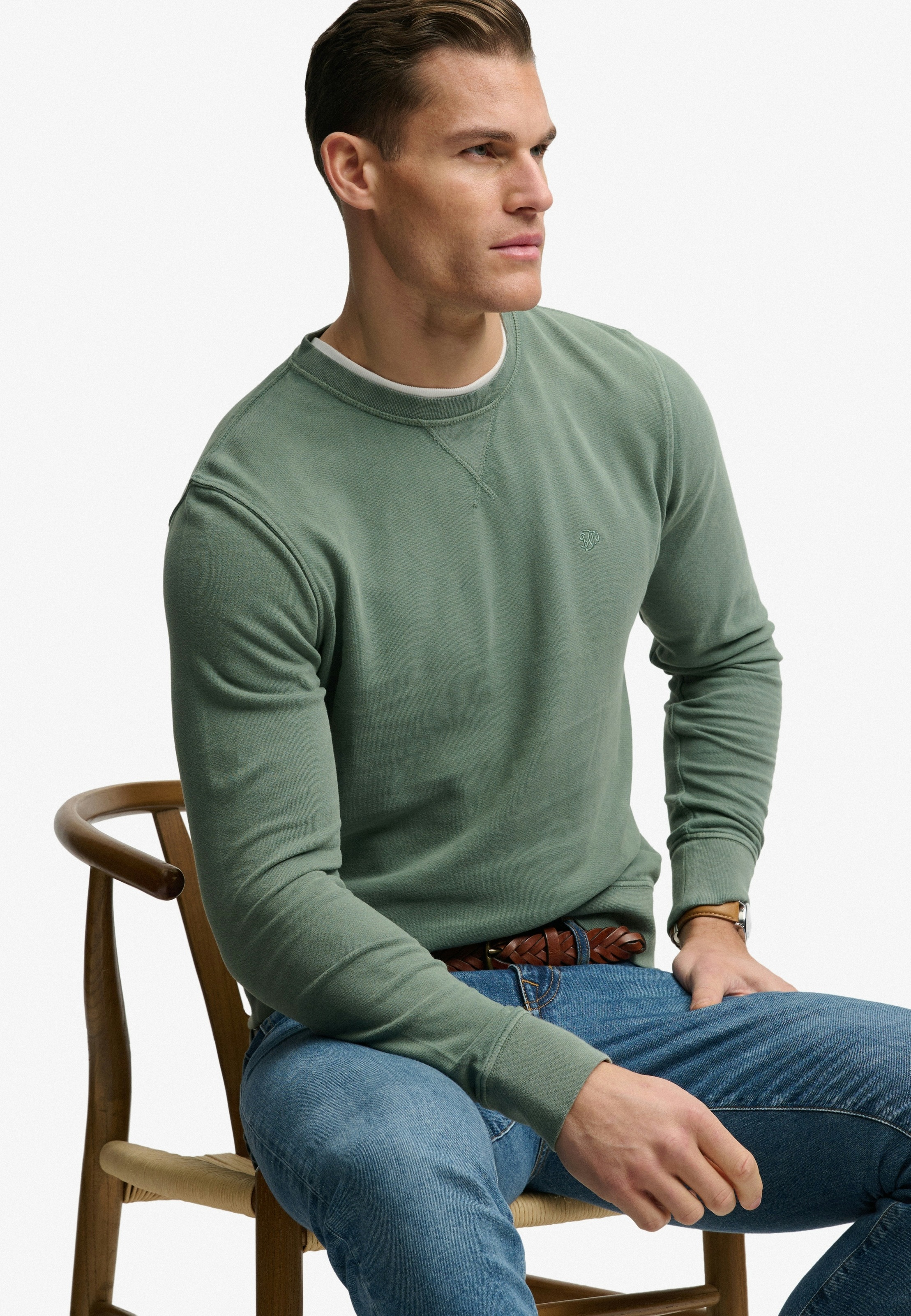 Superdry Sweatshirt »CLASSIC ESSENTIAL SWEATSHIRT«, mit Rundhalsausschnitt, aus Baumwolle, Relaxed Fit, normaler Schnitt
