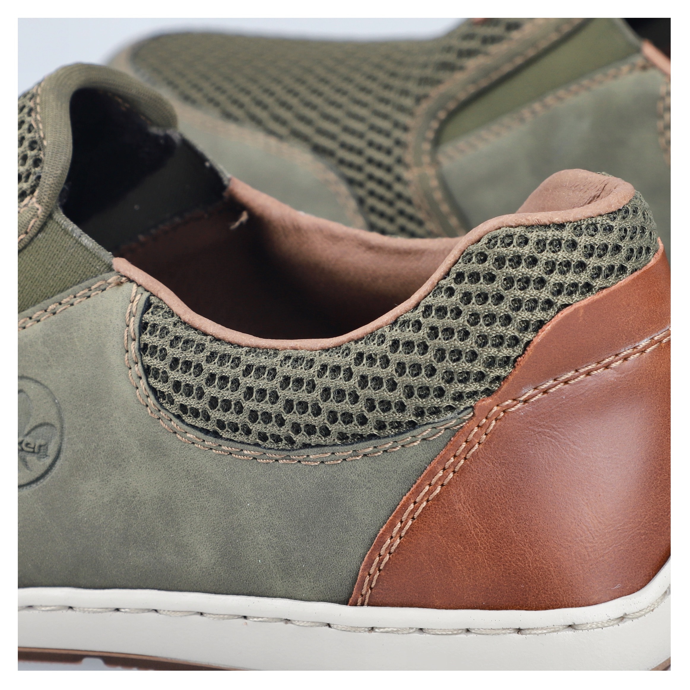 Rieker Slipper  Sommerschuh, Schlupfschuh, Freizeitschuh mit kontrastfarbenen Besätzen