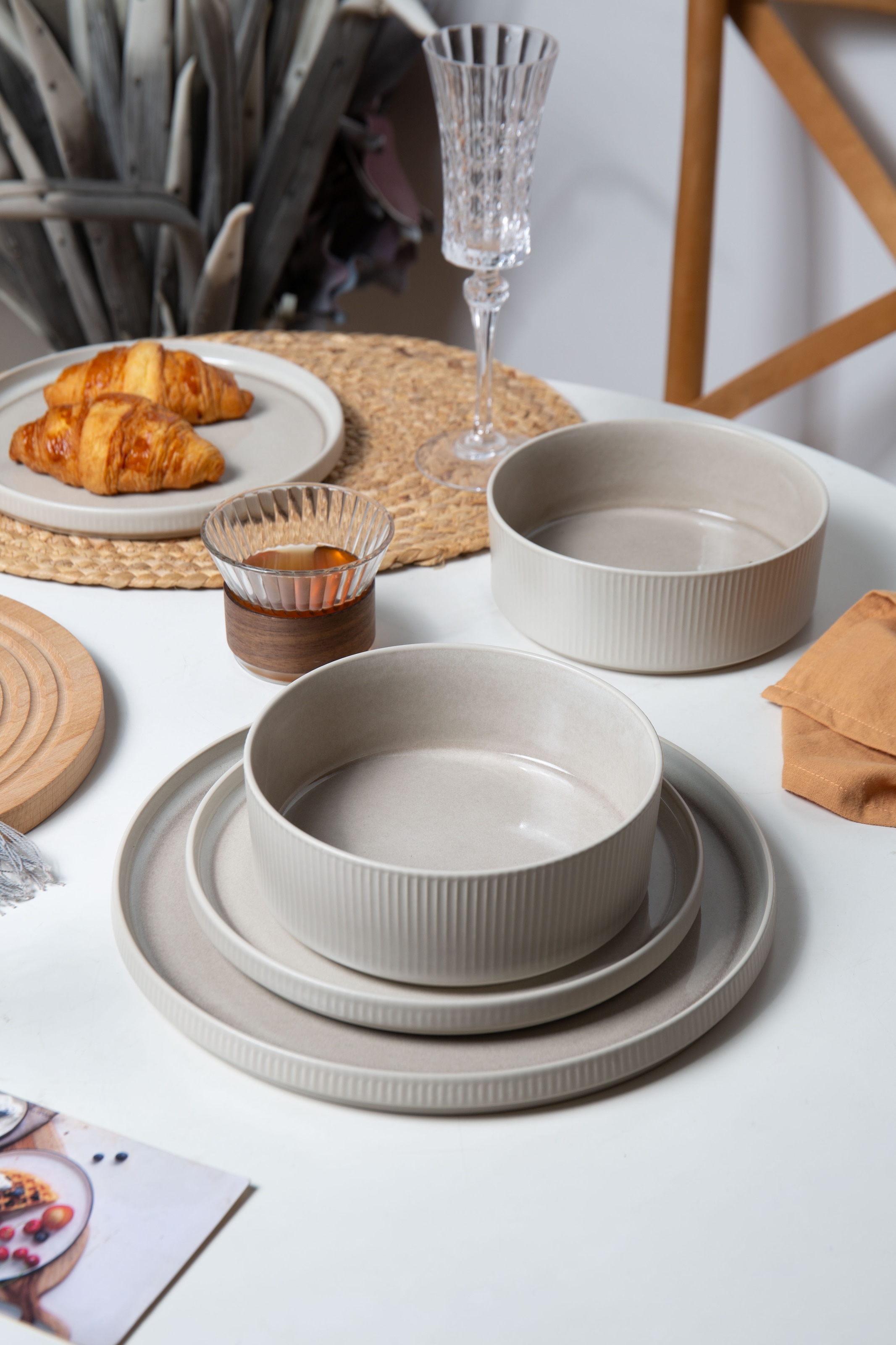 GOODproduct Geschirr-Set »Ylvii, aussen matt, innen reaktiv glasiert« spülmaschinenfest und mikrowellengeeignet