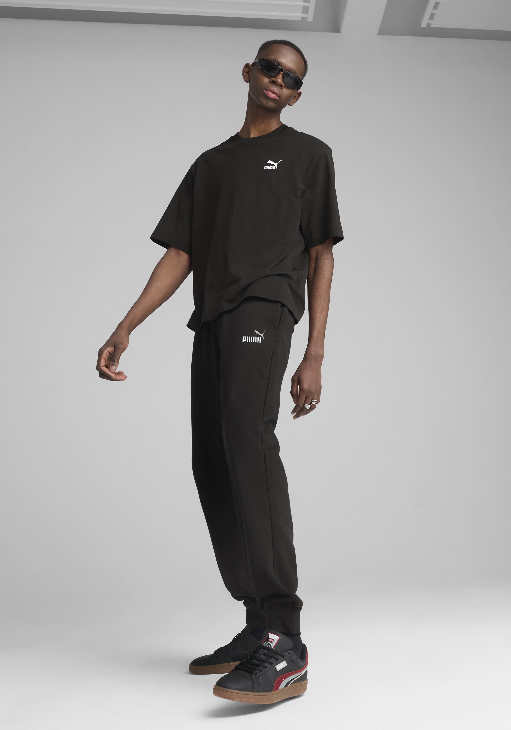 PUMA Trainingshose »ESS 2 COLOR NO 1 LOGO SWEATPANTS FL CL«  Jogginghose, elastischer Bund mit innenliegendem Kordelzug
